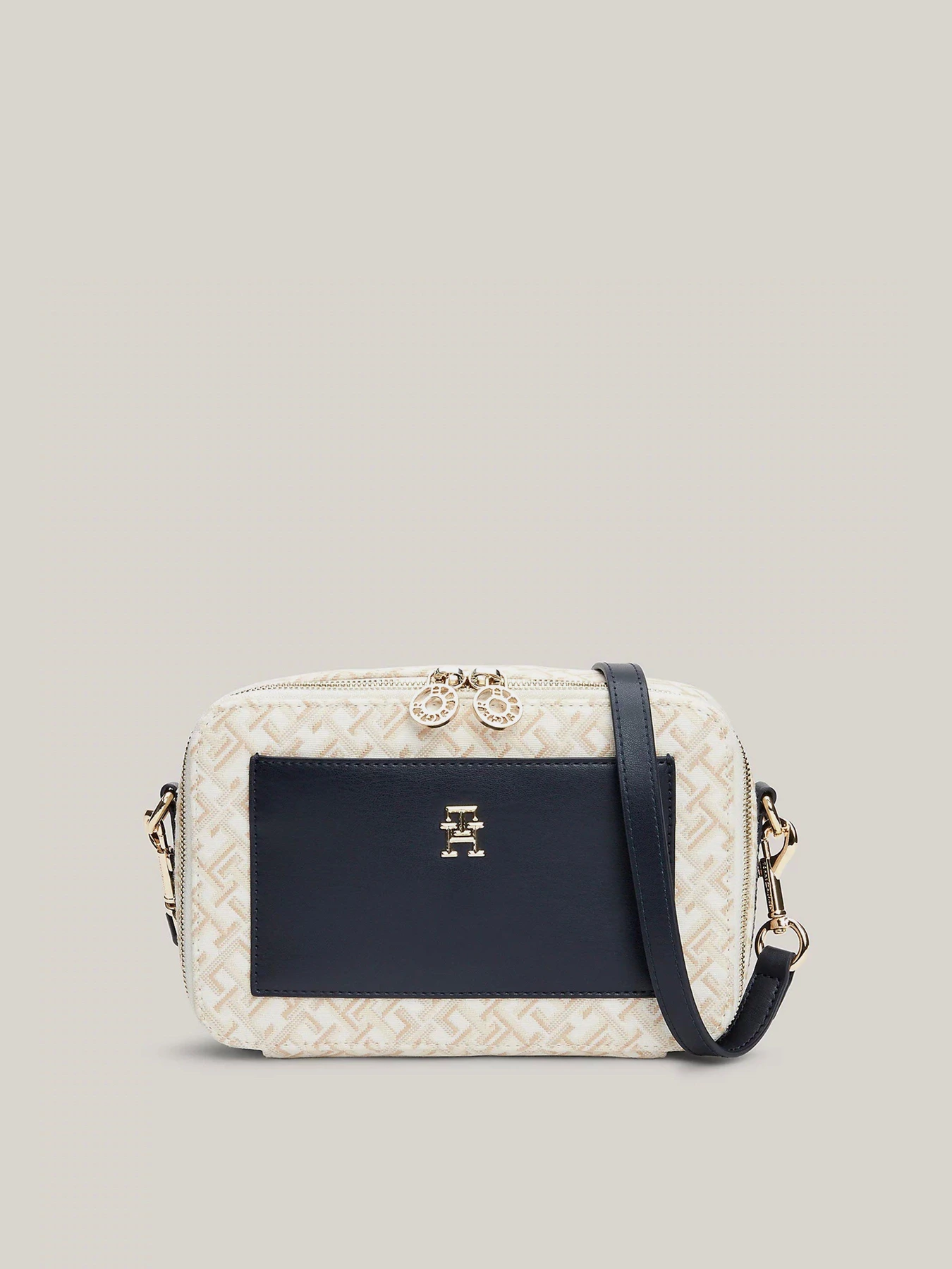 Сумки Tommy Hilfiger модель AW0AW16710-DW6 Сумки Tommy Hilfiger модель AW0AW16710-DW6 Фото