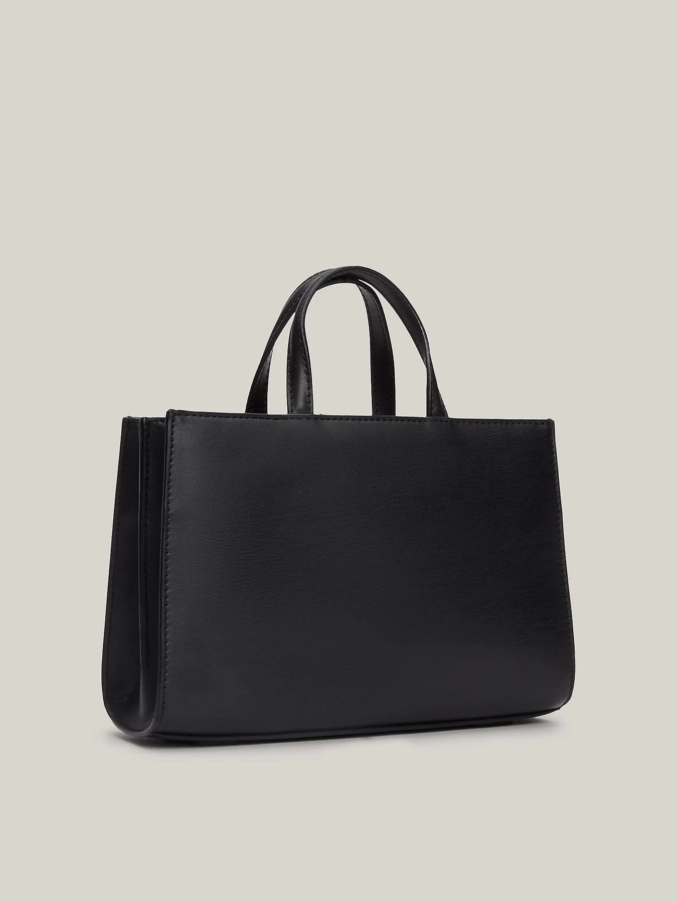 Сумки Tommy Hilfiger модель AW0AW16762-BDS Сумки Tommy Hilfiger модель AW0AW16762-BDS Фото