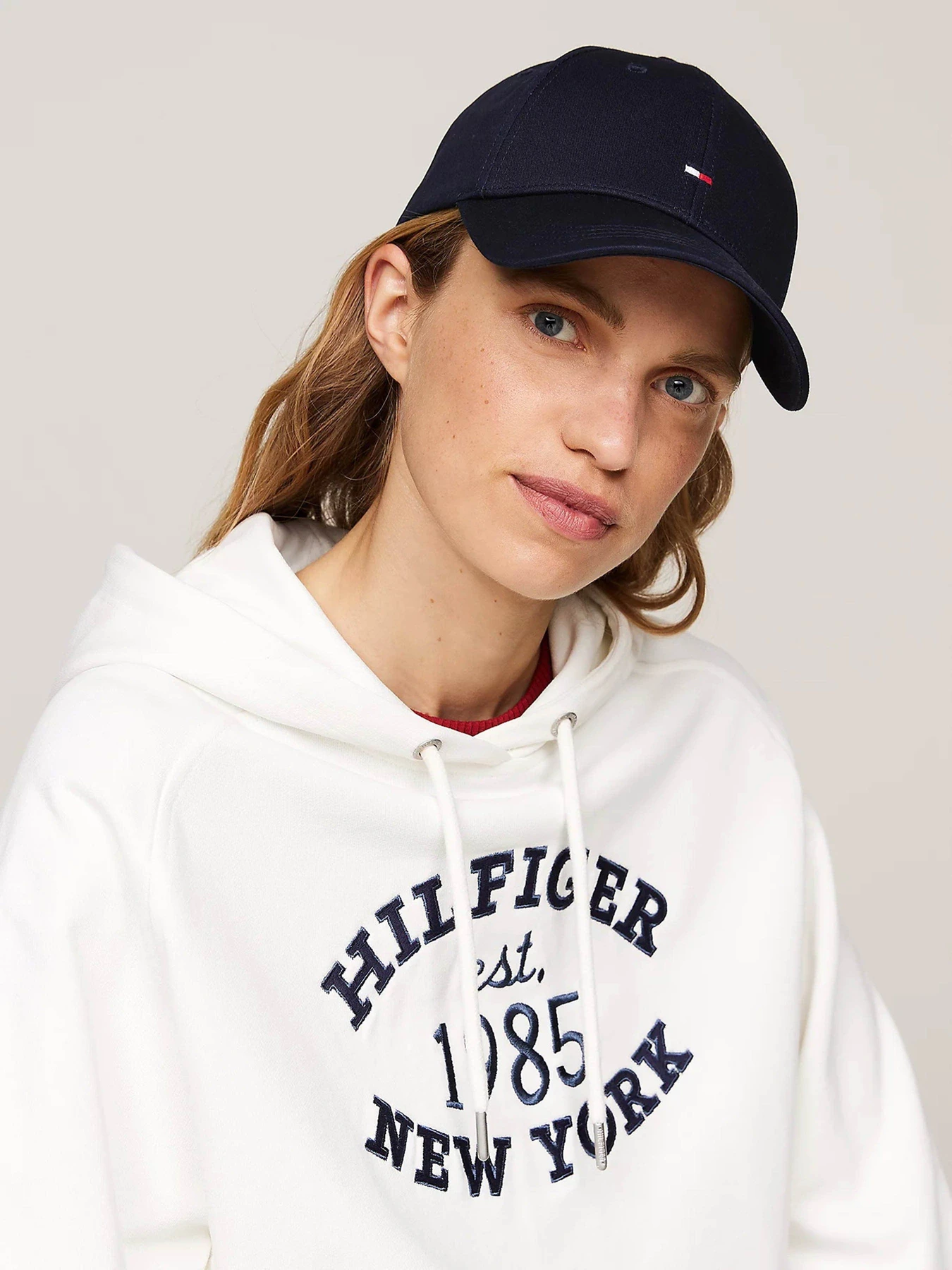 Шапки и кепки Tommy Hilfiger модель AW0AW16360-DW6 Шапки и кепки Tommy Hilfiger модель AW0AW16360-DW6 Фото