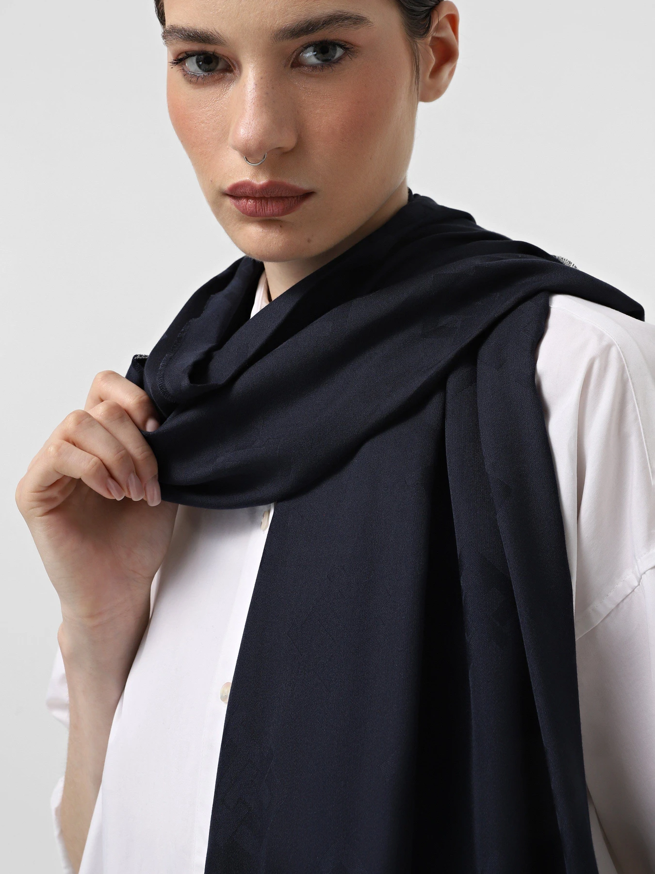 Шарфи та хустки Tommy Hilfiger модель AW0AW16373-DW6 Шарфи та хустки Tommy Hilfiger модель AW0AW16373-DW6 Фото