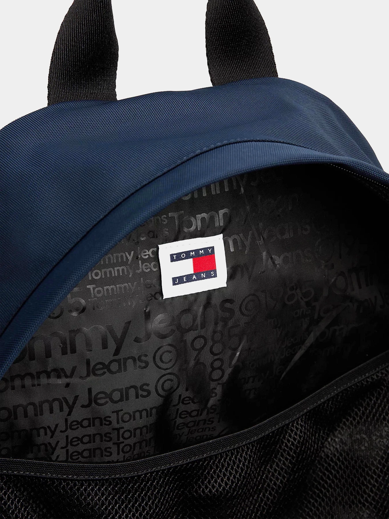 Рюкзаки Tommy Hilfiger модель AM0AM12407-C1G Рюкзаки Tommy Hilfiger модель AM0AM12407-C1G Фото