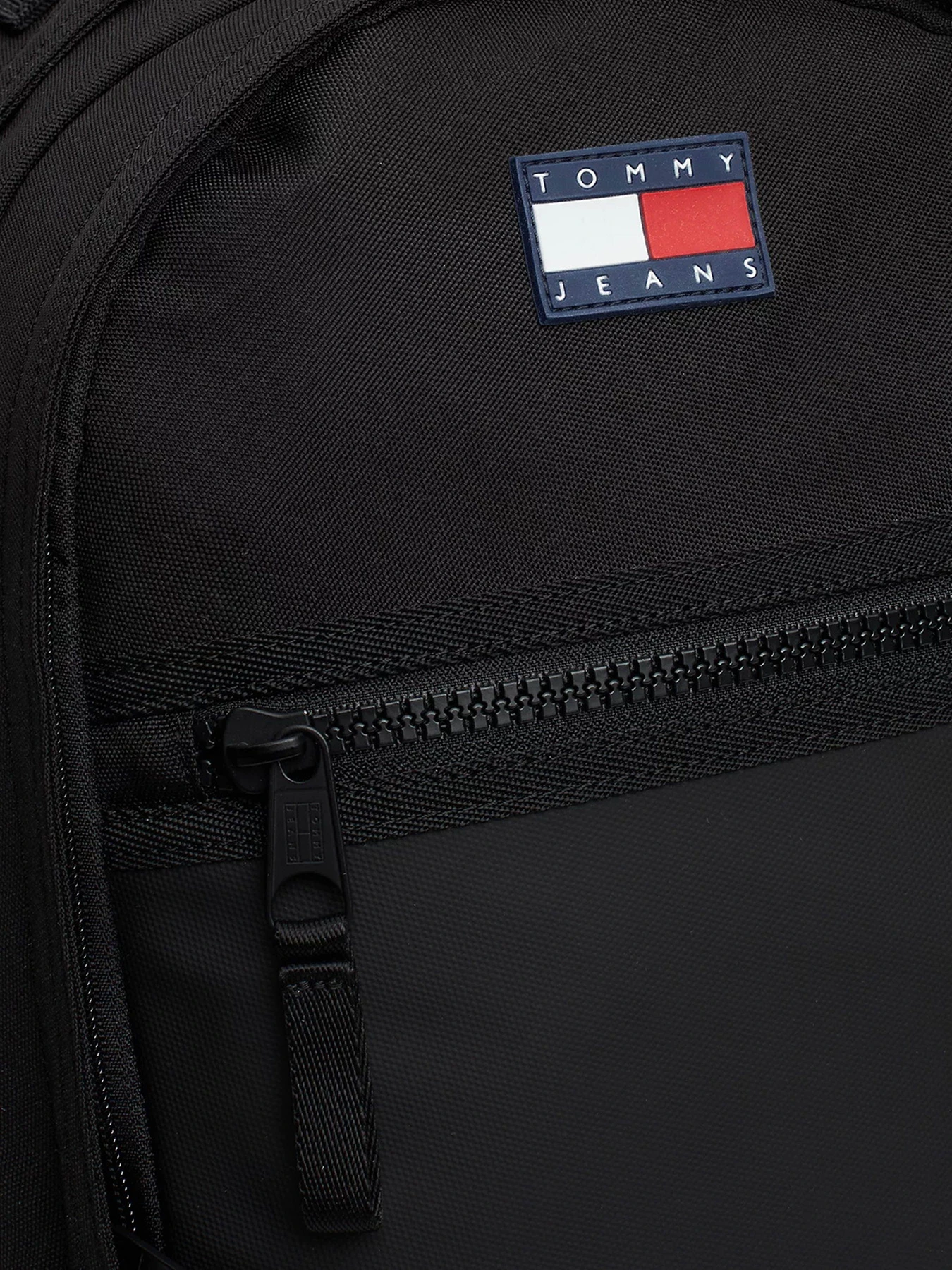 Рюкзаки Tommy Hilfiger модель AM0AM12611-BDS Рюкзаки Tommy Hilfiger модель AM0AM12611-BDS Фото