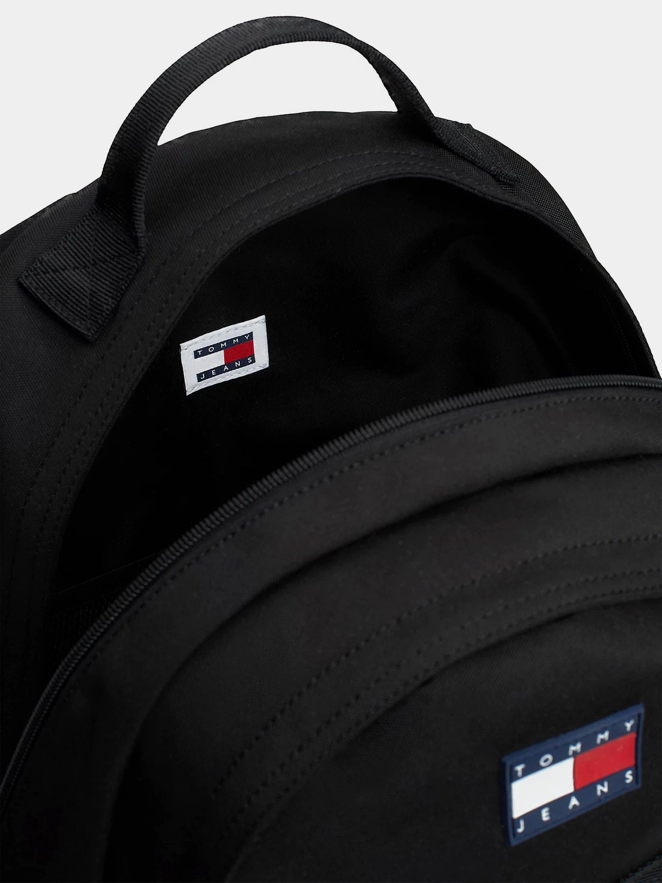 Рюкзаки Tommy Hilfiger модель AM0AM12611-BDS Рюкзаки Tommy Hilfiger модель AM0AM12611-BDS Фото