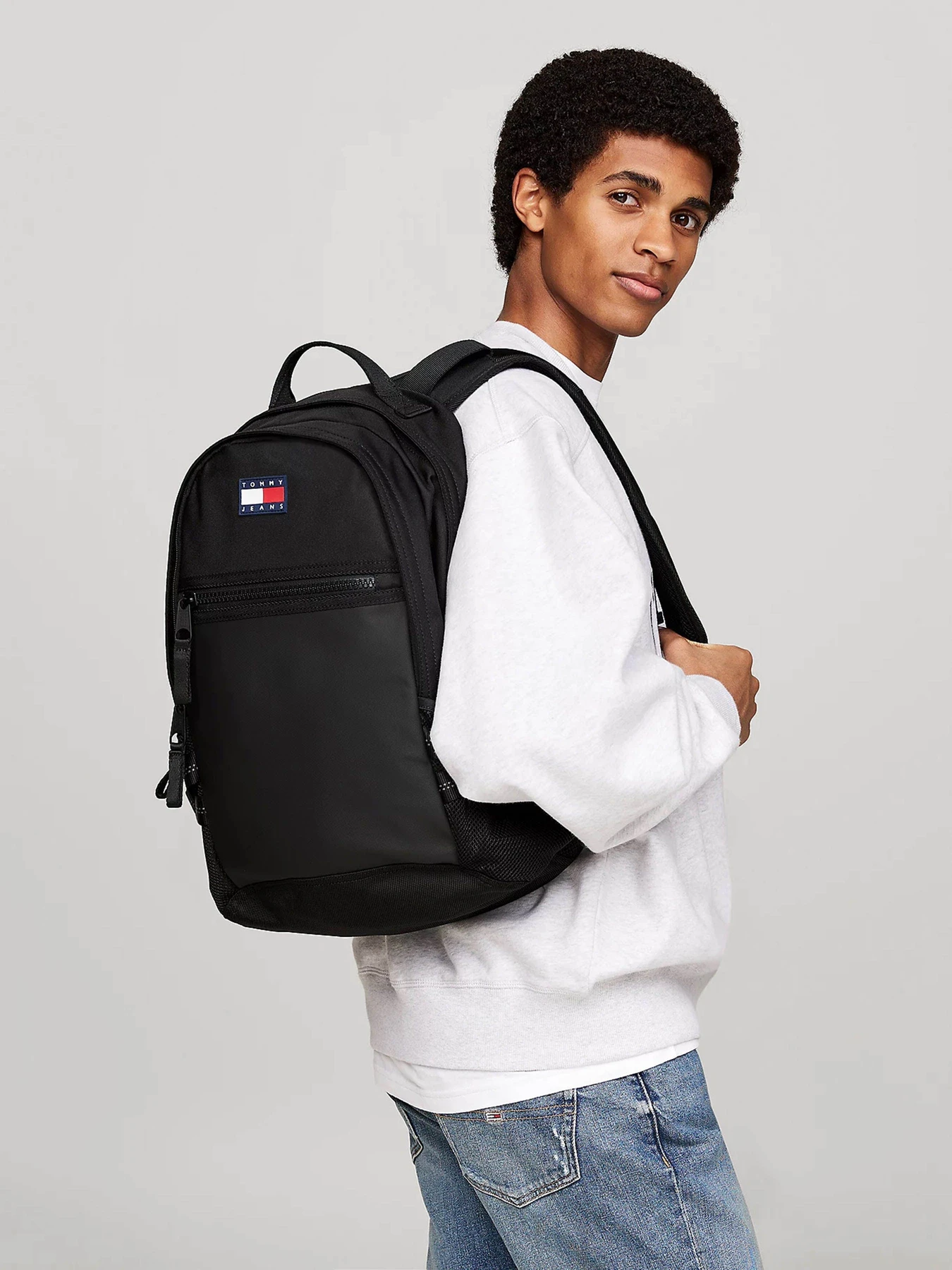 Рюкзаки Tommy Hilfiger модель AM0AM12611-BDS Рюкзаки Tommy Hilfiger модель AM0AM12611-BDS Фото