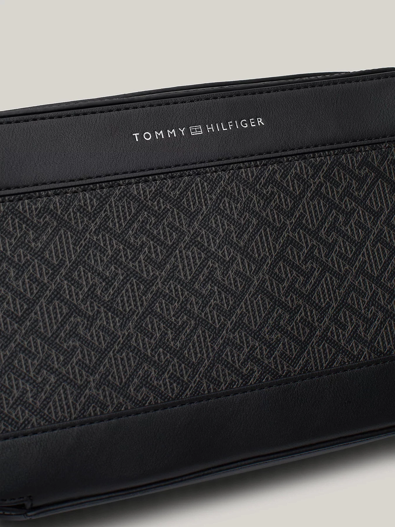 Сумки Tommy Hilfiger модель AM0AM12701-0GJ Сумки Tommy Hilfiger модель AM0AM12701-0GJ Фото