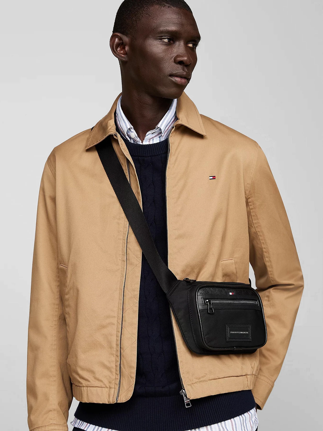 Сумки Tommy Hilfiger модель AM0AM12700-BDS Сумки Tommy Hilfiger модель AM0AM12700-BDS Фото
