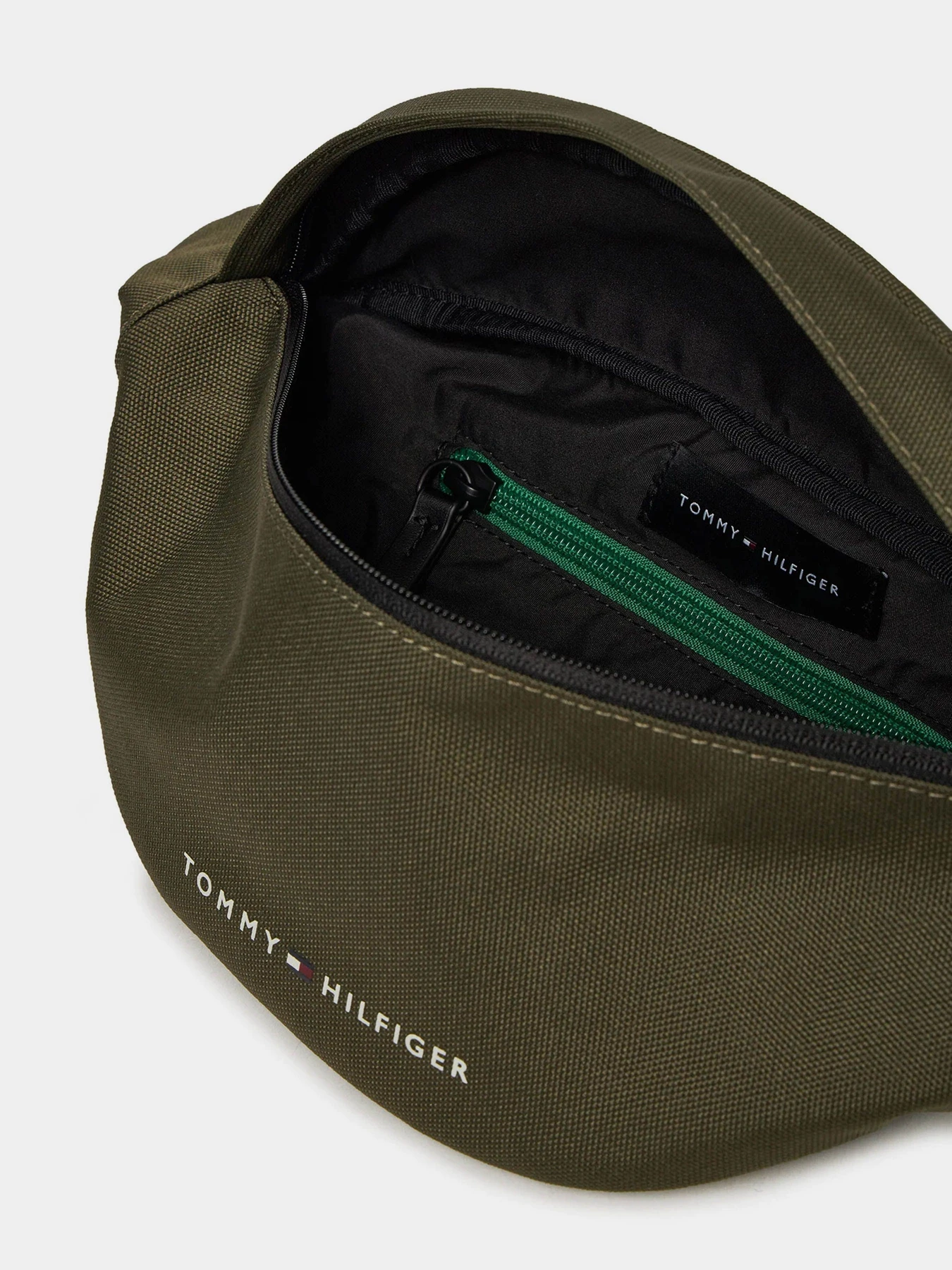 Сумки Tommy Hilfiger модель AM0AM12971-RBN Сумки Tommy Hilfiger модель AM0AM12971-RBN Фото