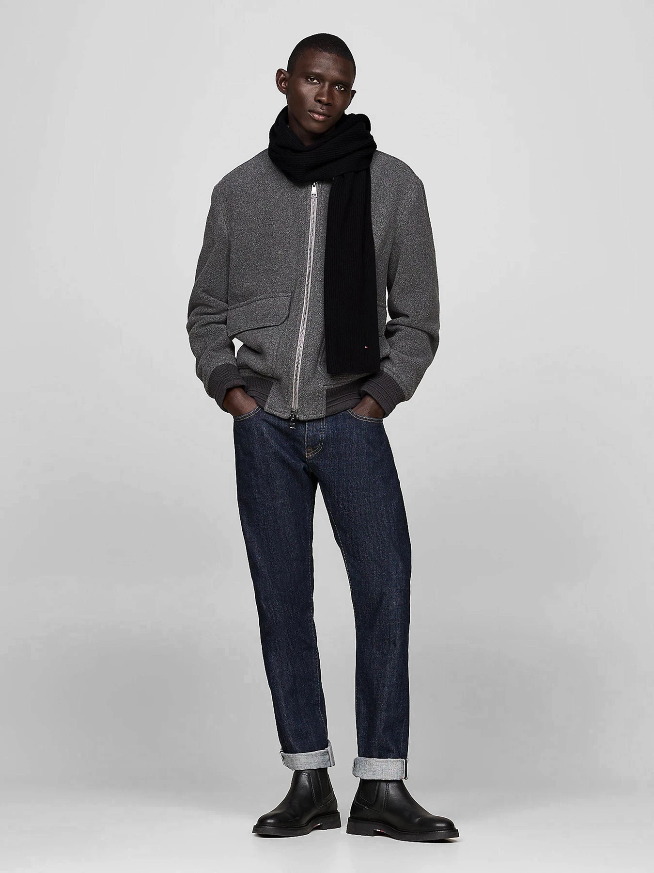Шарфи та хустки Tommy Hilfiger модель AM0AM12847-BDS Шарфи та хустки Tommy Hilfiger модель AM0AM12847-BDS Фото