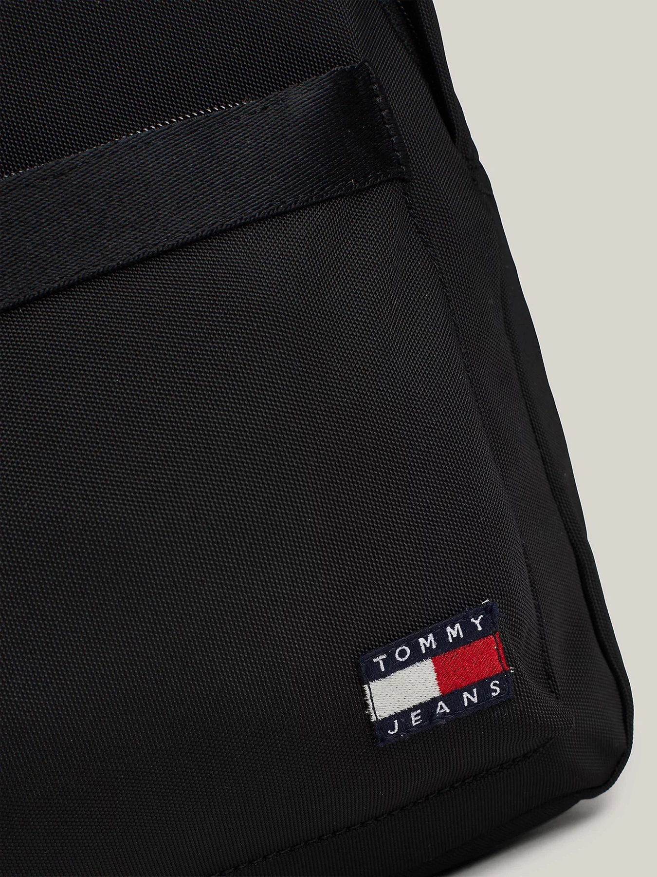 Рюкзаки Tommy Hilfiger модель AW0AW16272-BDS Рюкзаки Tommy Hilfiger модель AW0AW16272-BDS Фото