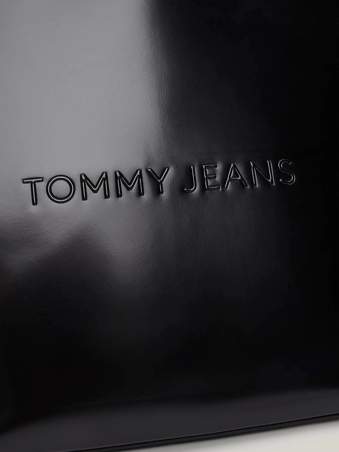 Сумки Tommy Hilfiger модель AW0AW16268-BDS Сумки Tommy Hilfiger модель AW0AW16268-BDS Фото