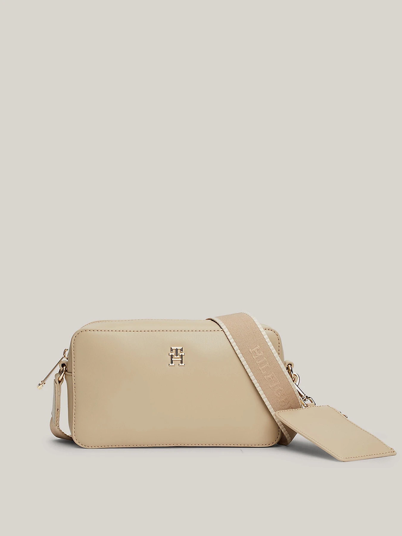 Сумки Tommy Hilfiger модель AW0AW16439-AEG Сумки Tommy Hilfiger модель AW0AW16439-AEG Фото
