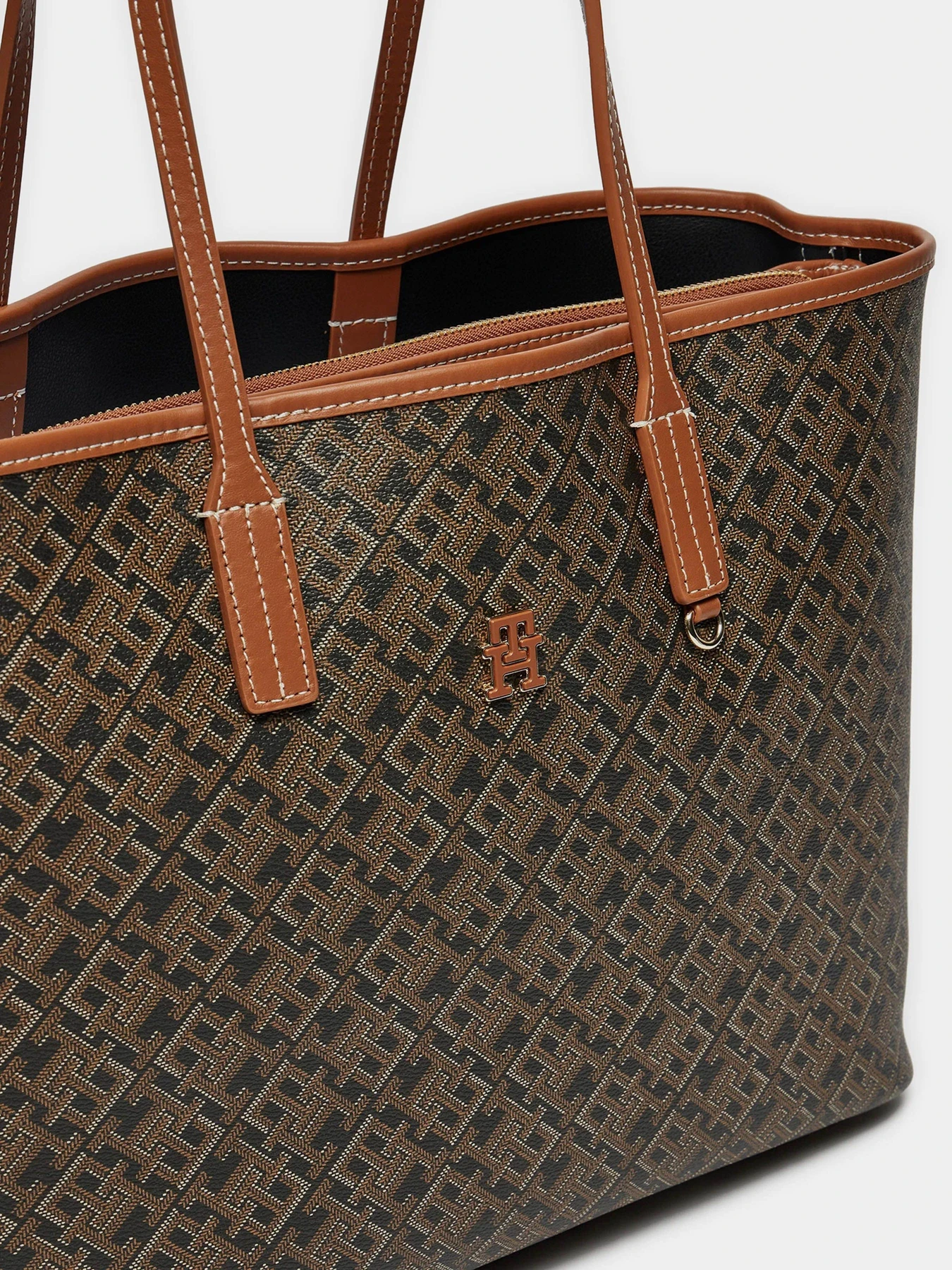 Сумки Tommy Hilfiger модель AW0AW16441-0GJ Сумки Tommy Hilfiger модель AW0AW16441-0GJ Фото