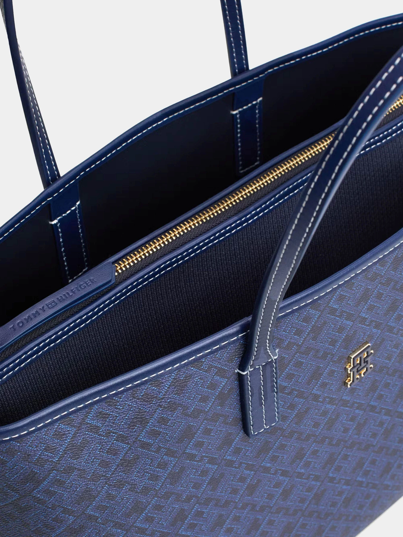 Сумки Tommy Hilfiger модель AW0AW16441-DW6 Сумки Tommy Hilfiger модель AW0AW16441-DW6 Фото