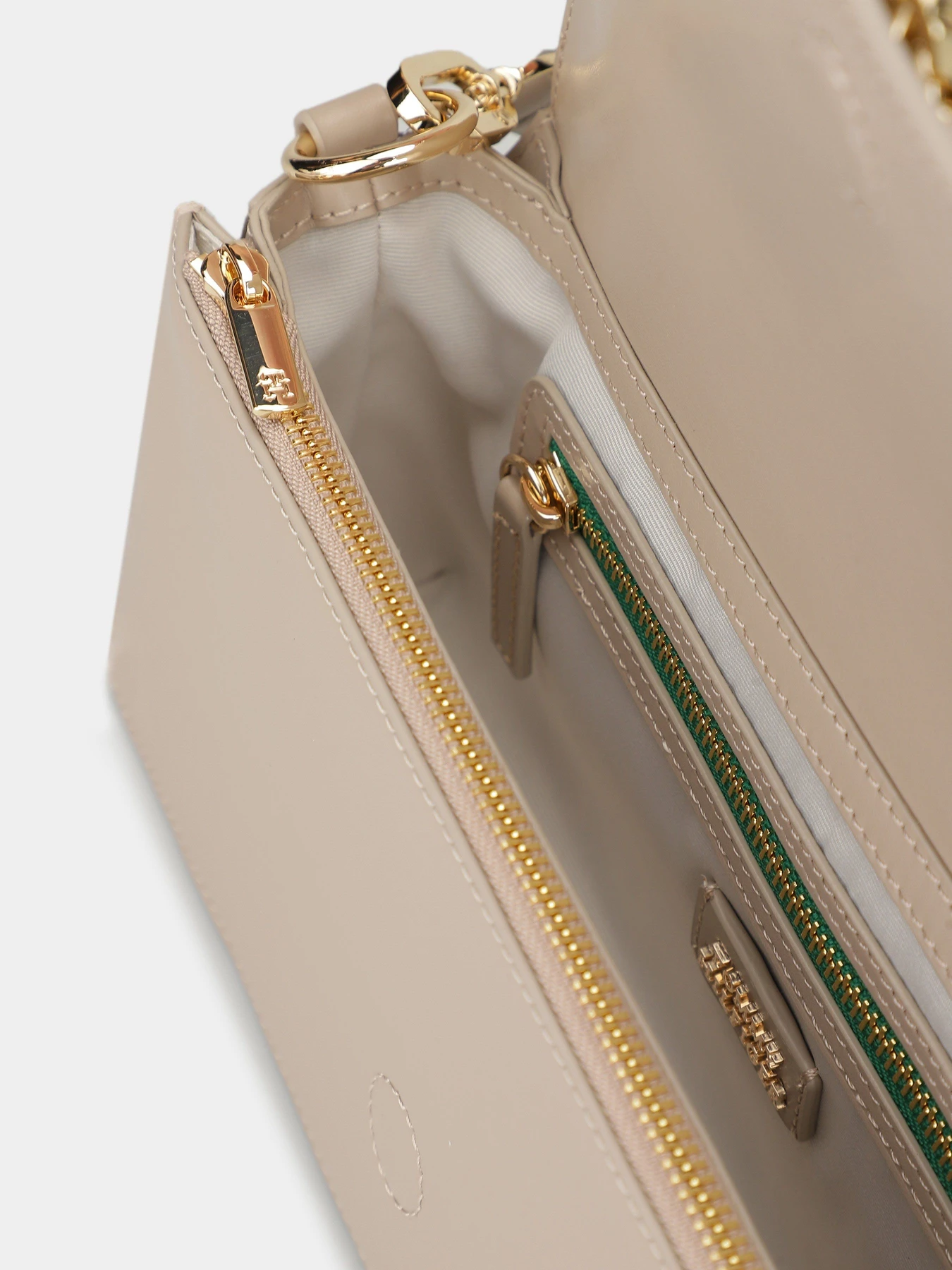 Сумки Tommy Hilfiger модель AW0AW16459-AEG Сумки Tommy Hilfiger модель AW0AW16459-AEG Фото
