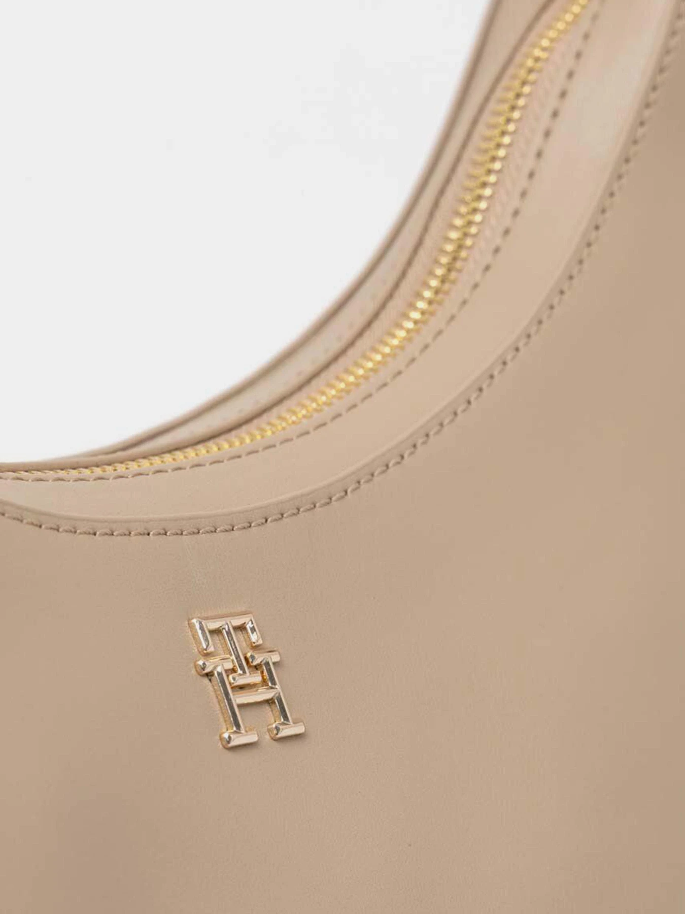 Сумки Tommy Hilfiger модель AW0AW16463-AEG Сумки Tommy Hilfiger модель AW0AW16463-AEG Фото
