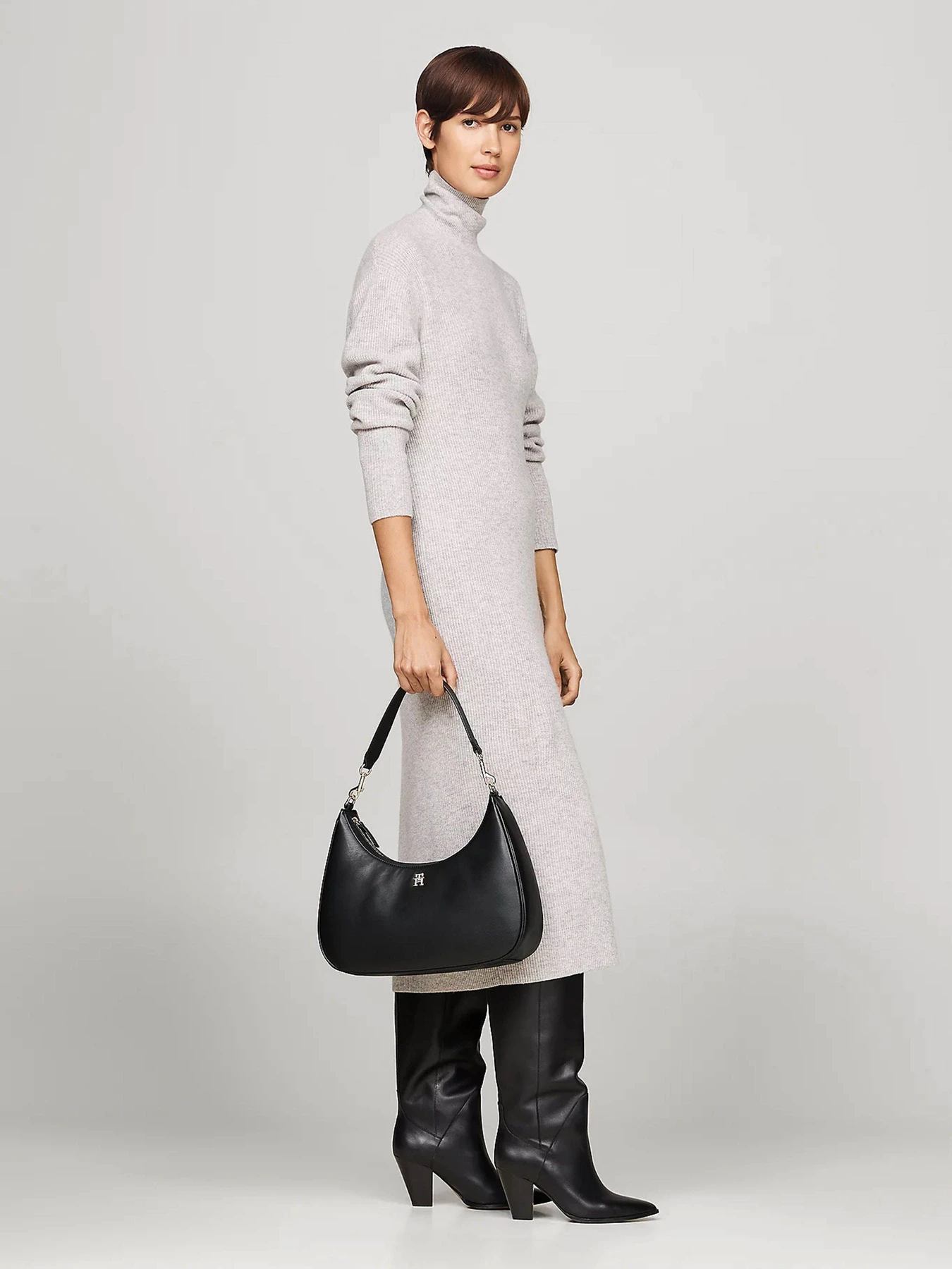 Сумки Tommy Hilfiger модель AW0AW16463-BDS Сумки Tommy Hilfiger модель AW0AW16463-BDS Фото