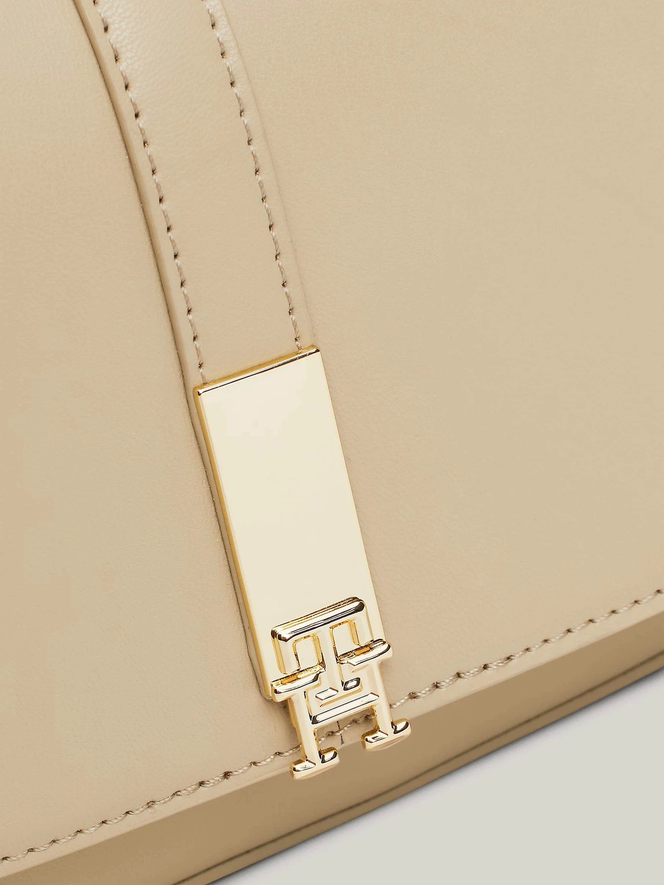 Сумки Tommy Hilfiger модель AW0AW16467-AEG Сумки Tommy Hilfiger модель AW0AW16467-AEG Фото