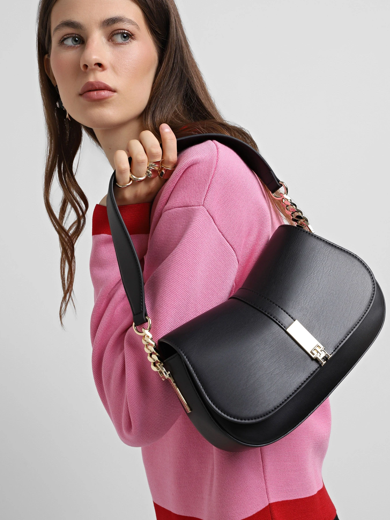 Сумки Tommy Hilfiger модель AW0AW16467-BDS Сумки Tommy Hilfiger модель AW0AW16467-BDS Фото