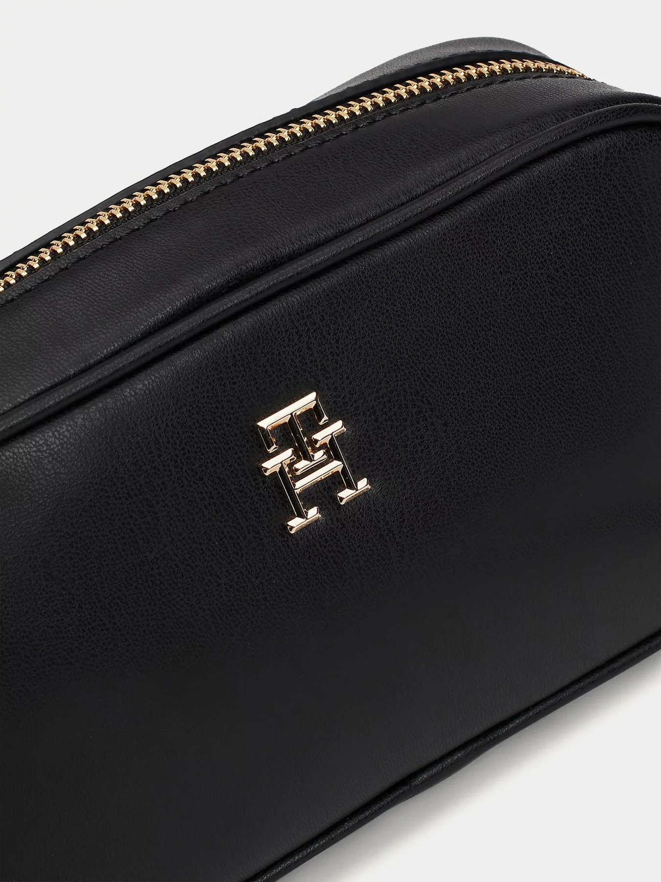 Сумки Tommy Hilfiger модель AW0AW16468-BDS Сумки Tommy Hilfiger модель AW0AW16468-BDS Фото