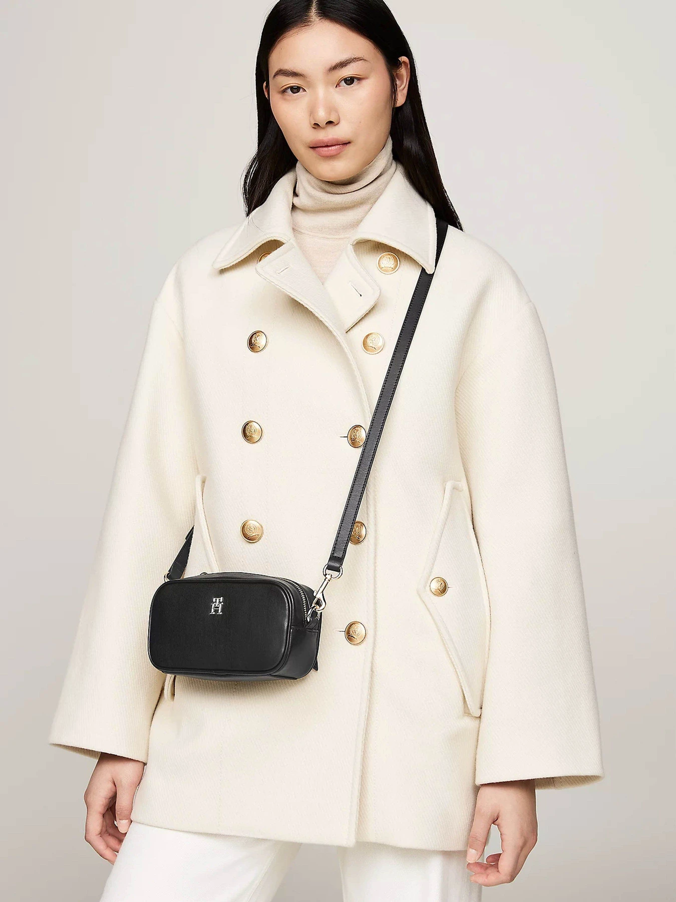 Сумки Tommy Hilfiger модель AW0AW16468-BDS Сумки Tommy Hilfiger модель AW0AW16468-BDS Фото