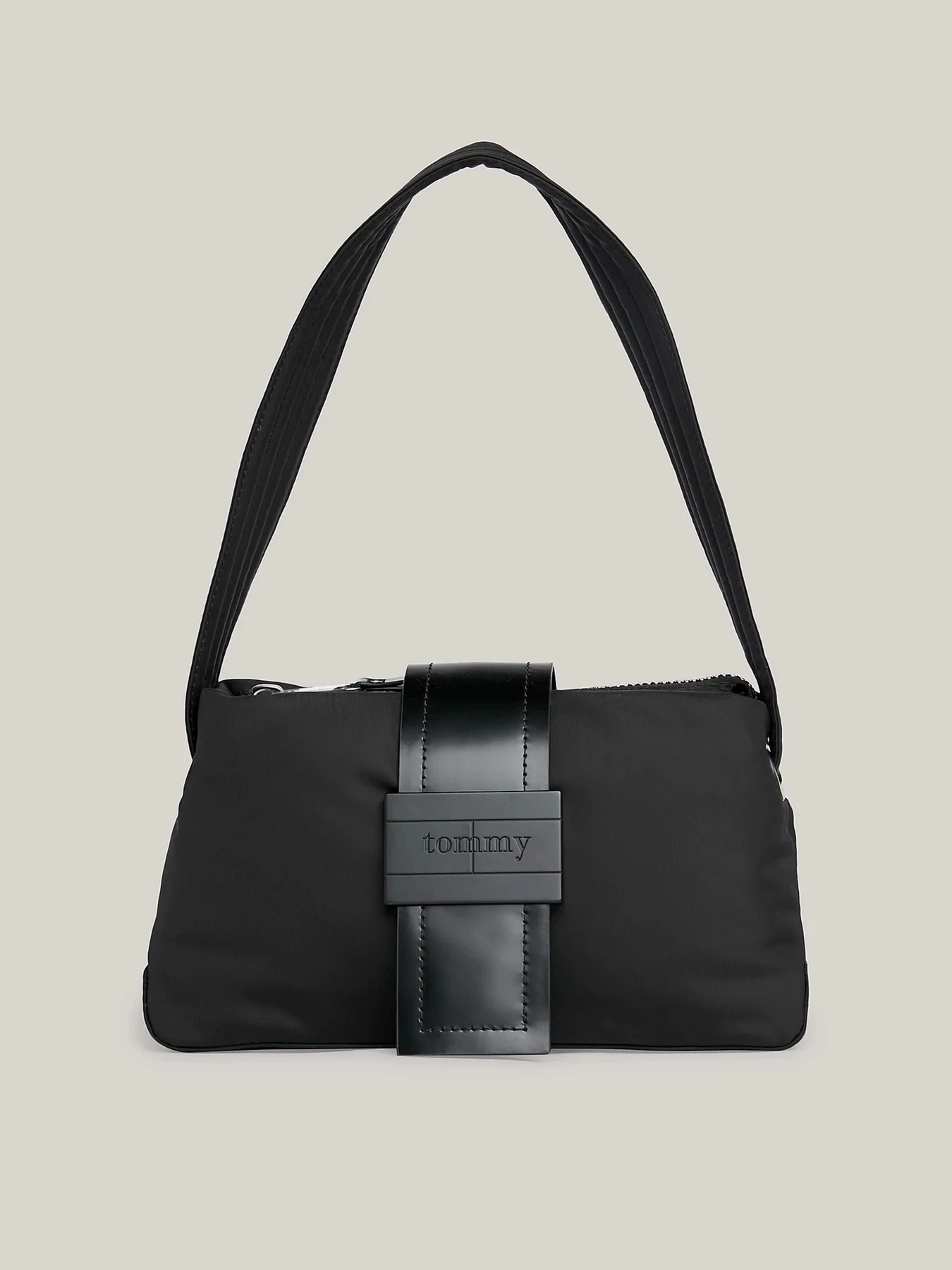 Сумки Tommy Hilfiger модель AW0AW16515-BDS Сумки Tommy Hilfiger модель AW0AW16515-BDS Фото