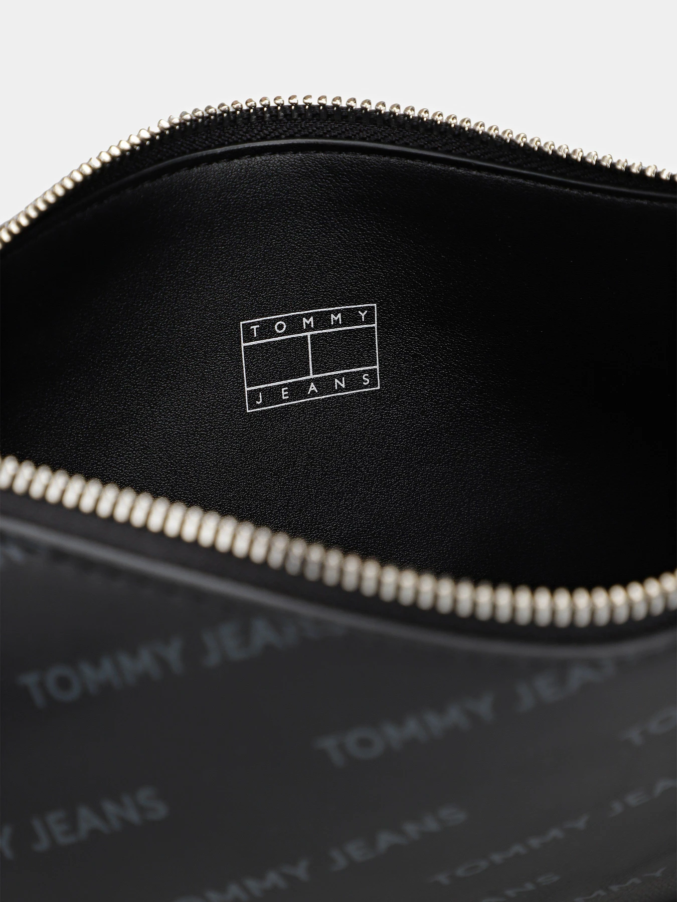 Сумки Tommy Hilfiger модель AW0AW16807-0GJ Сумки Tommy Hilfiger модель AW0AW16807-0GJ Фото