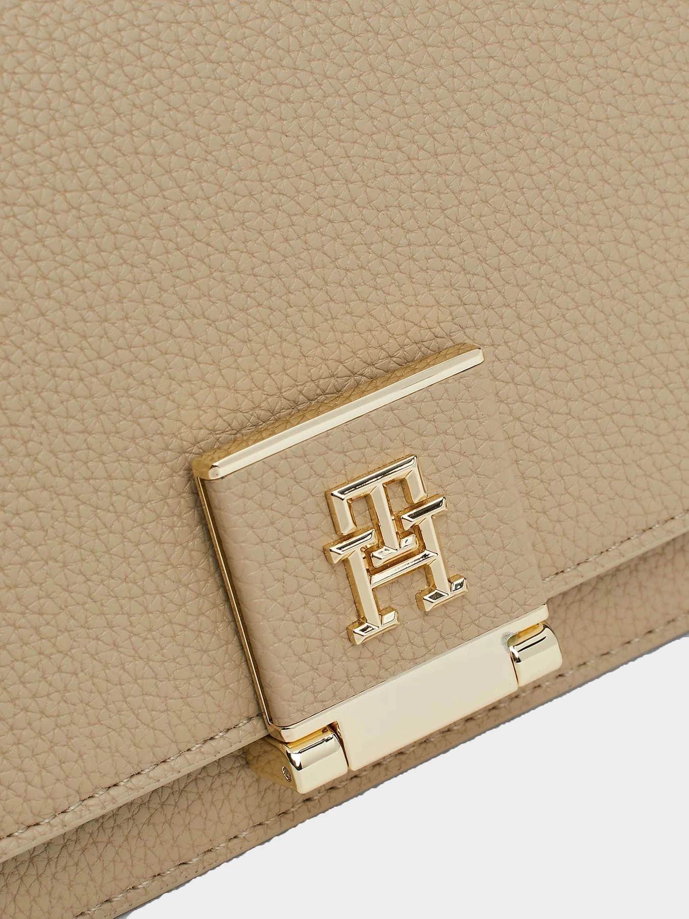Сумки Tommy Hilfiger модель AW0AW17026-AEG Сумки Tommy Hilfiger модель AW0AW17026-AEG Фото