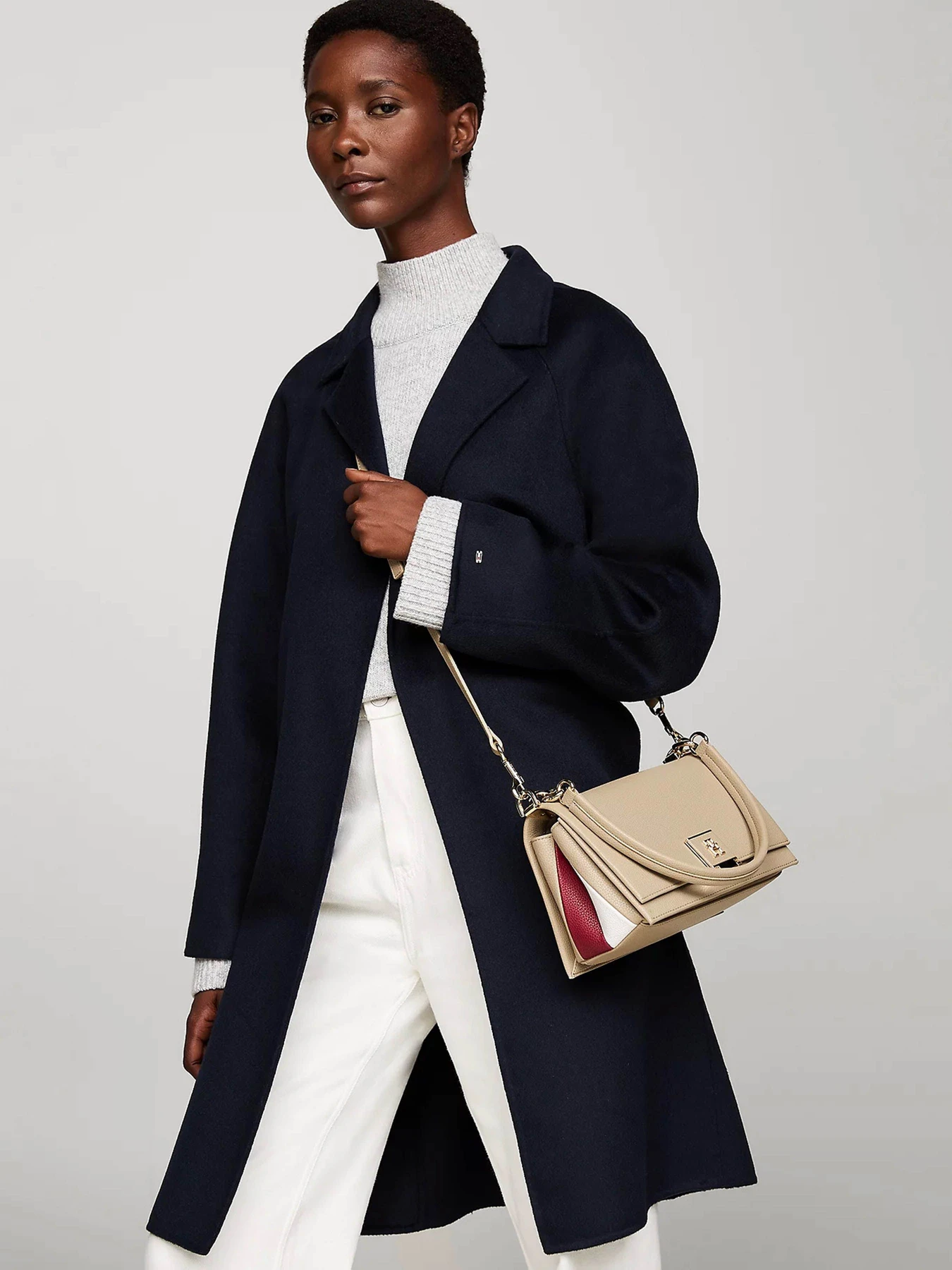 Сумки Tommy Hilfiger модель AW0AW17026-AEG Сумки Tommy Hilfiger модель AW0AW17026-AEG Фото
