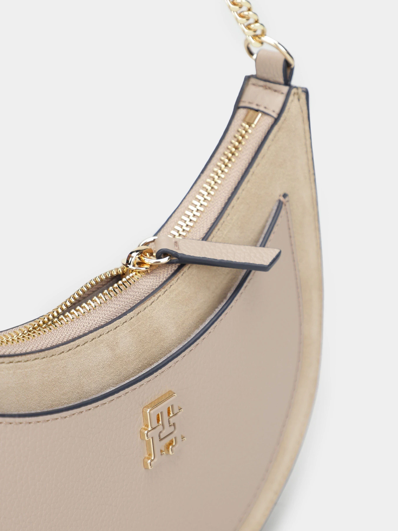 Сумки Tommy Hilfiger модель AW0AW17062-AEG Сумки Tommy Hilfiger модель AW0AW17062-AEG Фото
