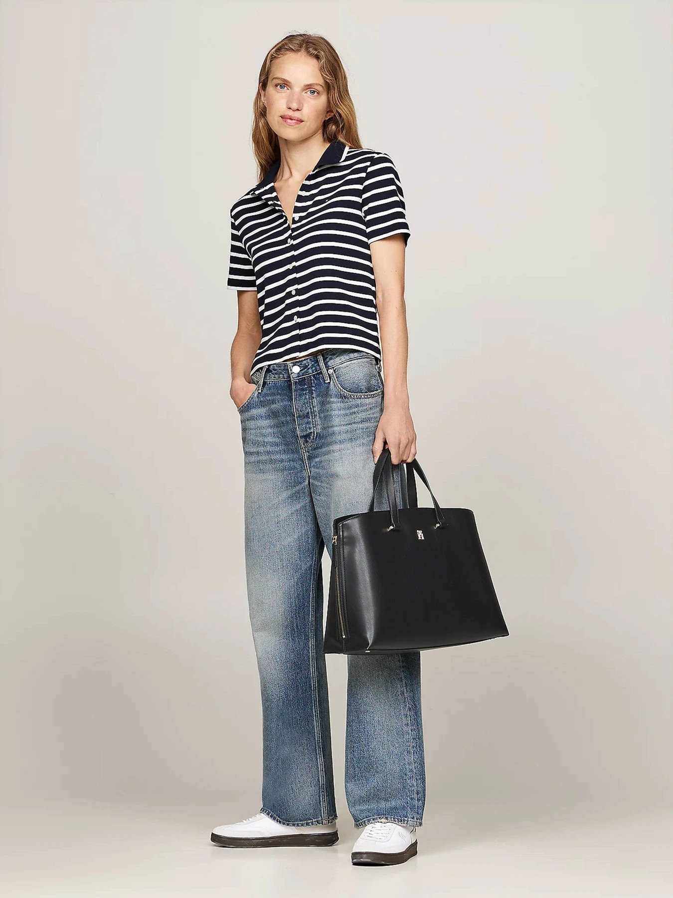 Сумки Tommy Hilfiger модель AW0AW17067-BDS Сумки Tommy Hilfiger модель AW0AW17067-BDS Фото