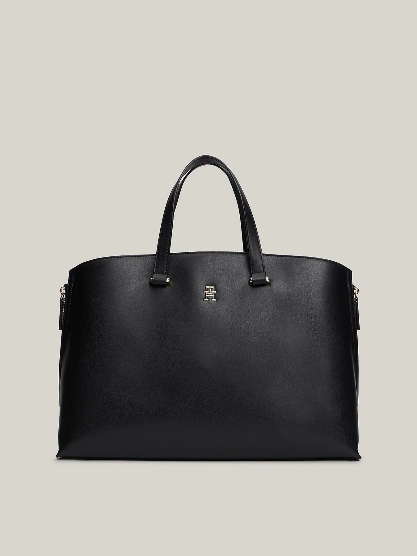 Сумки Tommy Hilfiger модель AW0AW17067-BDS Сумки Tommy Hilfiger модель AW0AW17067-BDS Фото