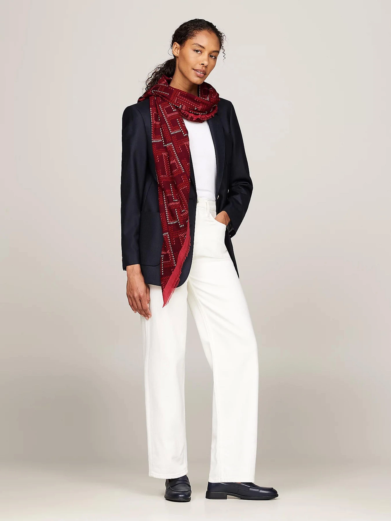 Шарфи та хустки Tommy Hilfiger модель AW0AW16648-XI0 Шарфи та хустки Tommy Hilfiger модель AW0AW16648-XI0 Фото