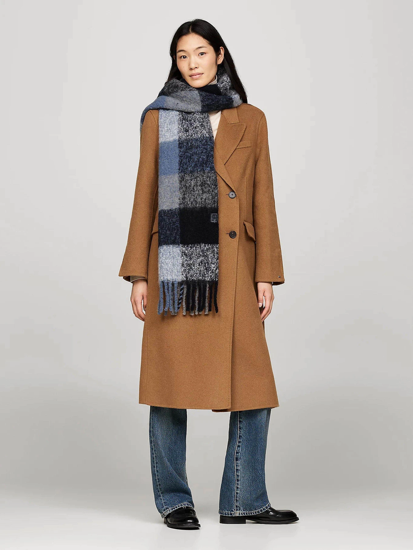 Шарфы и платки Tommy Hilfiger модель AW0AW16996-0GZ Фото
