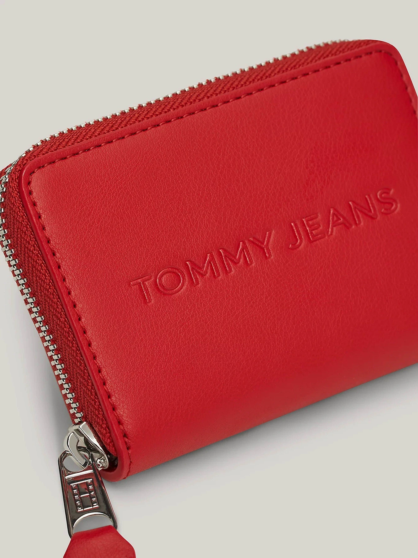 Кошельки Tommy Hilfiger модель AW0AW16387-XLC Кошельки Tommy Hilfiger модель AW0AW16387-XLC Фото