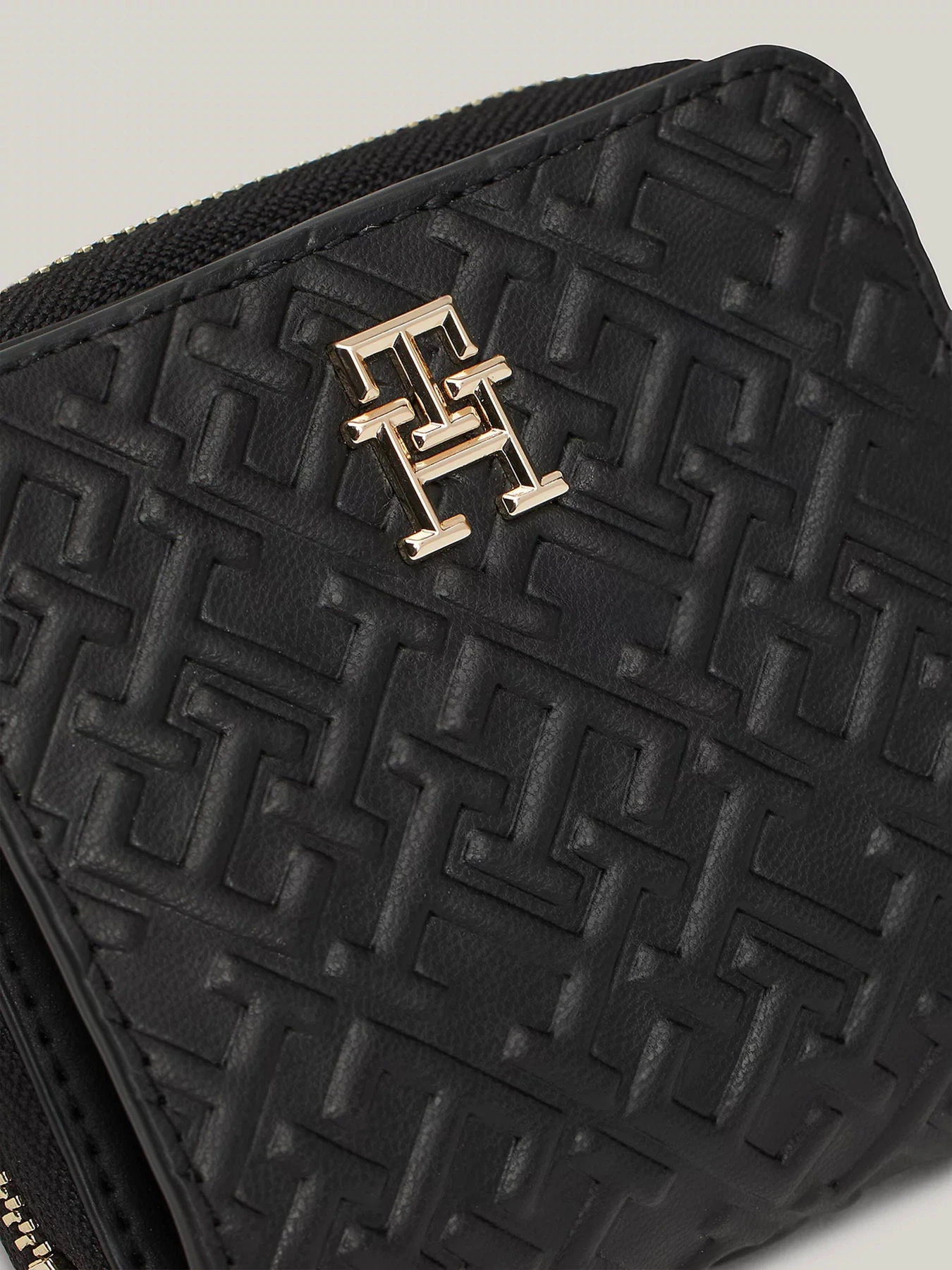 Кошельки Tommy Hilfiger модель AW0AW16580-BDS Кошельки Tommy Hilfiger модель AW0AW16580-BDS Фото