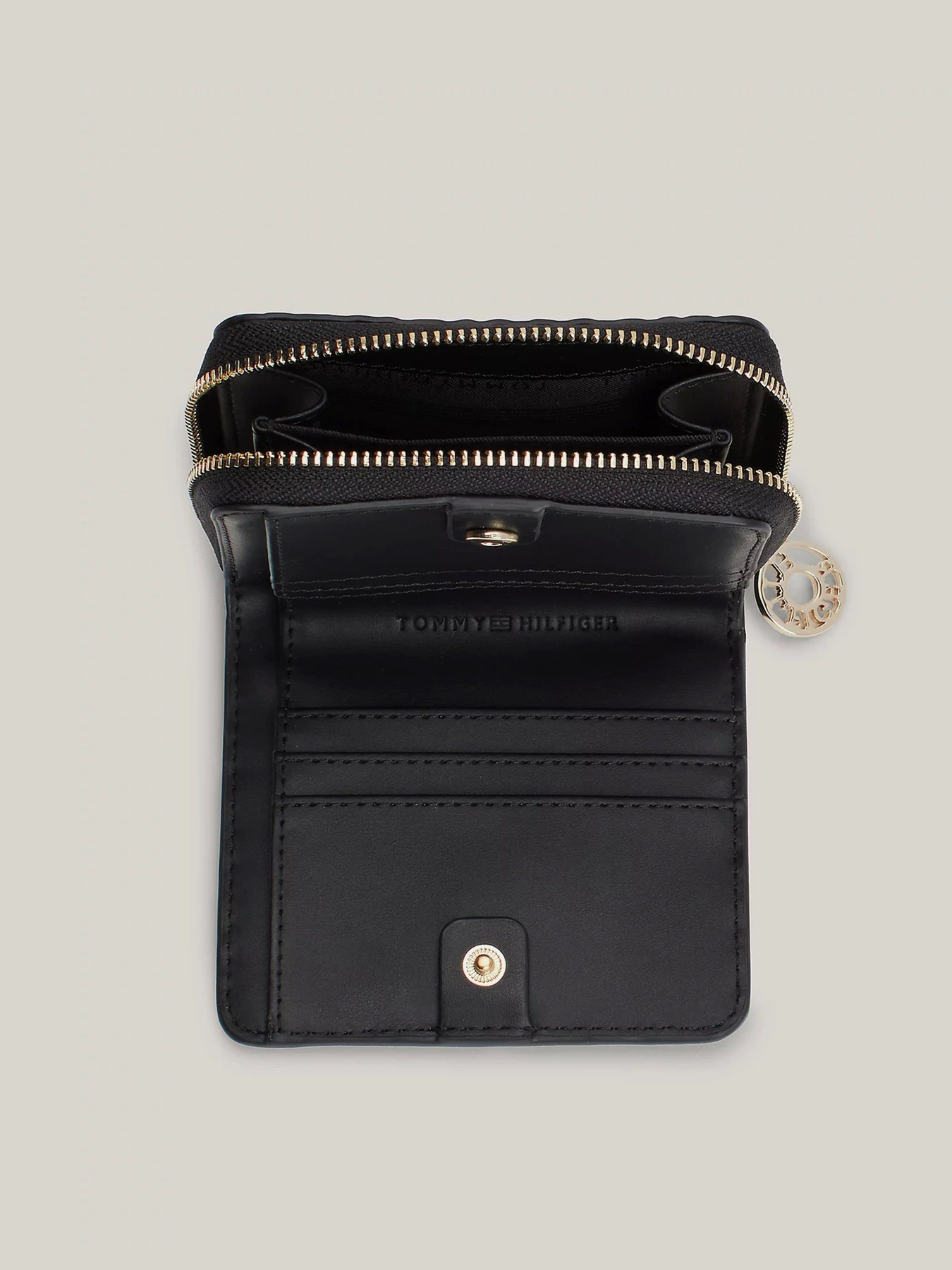 Кошельки Tommy Hilfiger модель AW0AW16580-BDS Кошельки Tommy Hilfiger модель AW0AW16580-BDS Фото