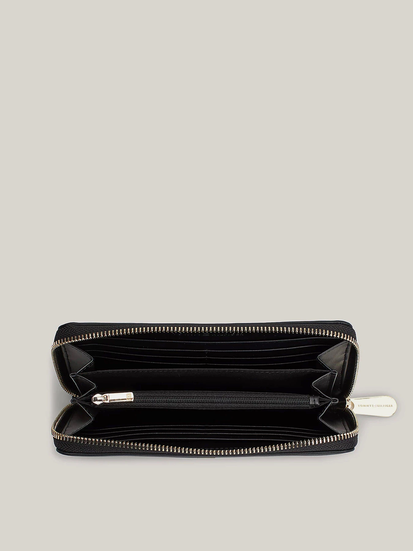 Кошельки Tommy Hilfiger модель AW0AW16581-BDS Кошельки Tommy Hilfiger модель AW0AW16581-BDS Фото