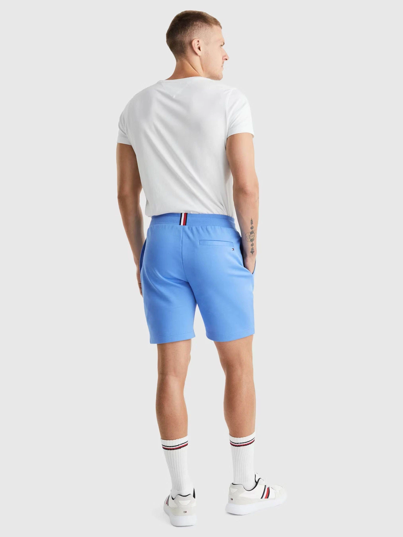Шорты Tommy Hilfiger модель MW0MW34401-C30 Шорты Tommy Hilfiger модель MW0MW34401-C30 Фото