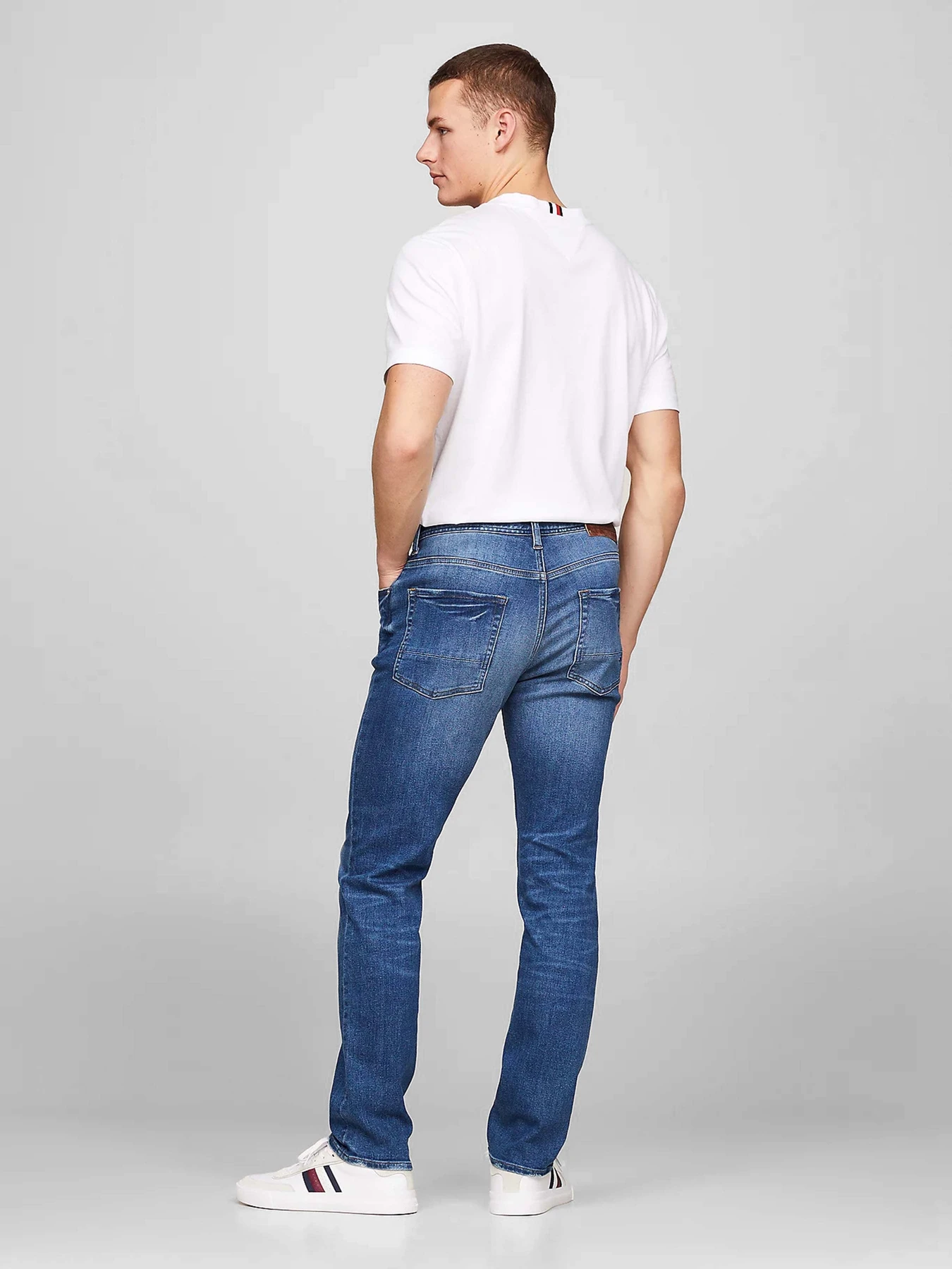 Джинсы Tommy Hilfiger модель MW0MW34698-1CX Джинсы Tommy Hilfiger модель MW0MW34698-1CX Фото