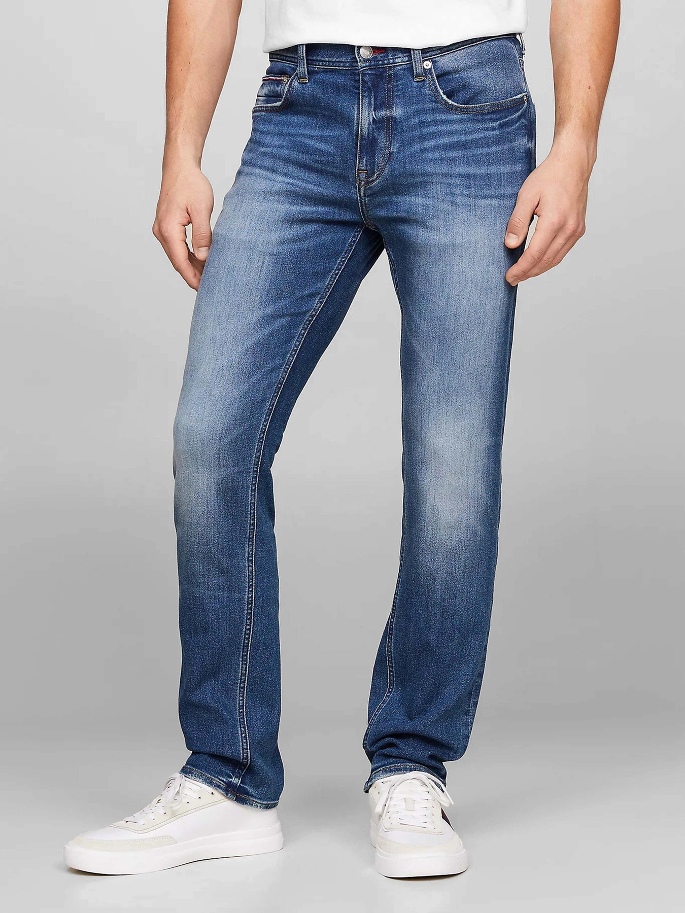 Джинсы Tommy Hilfiger модель MW0MW34698-1CX Джинсы Tommy Hilfiger модель MW0MW34698-1CX Фото