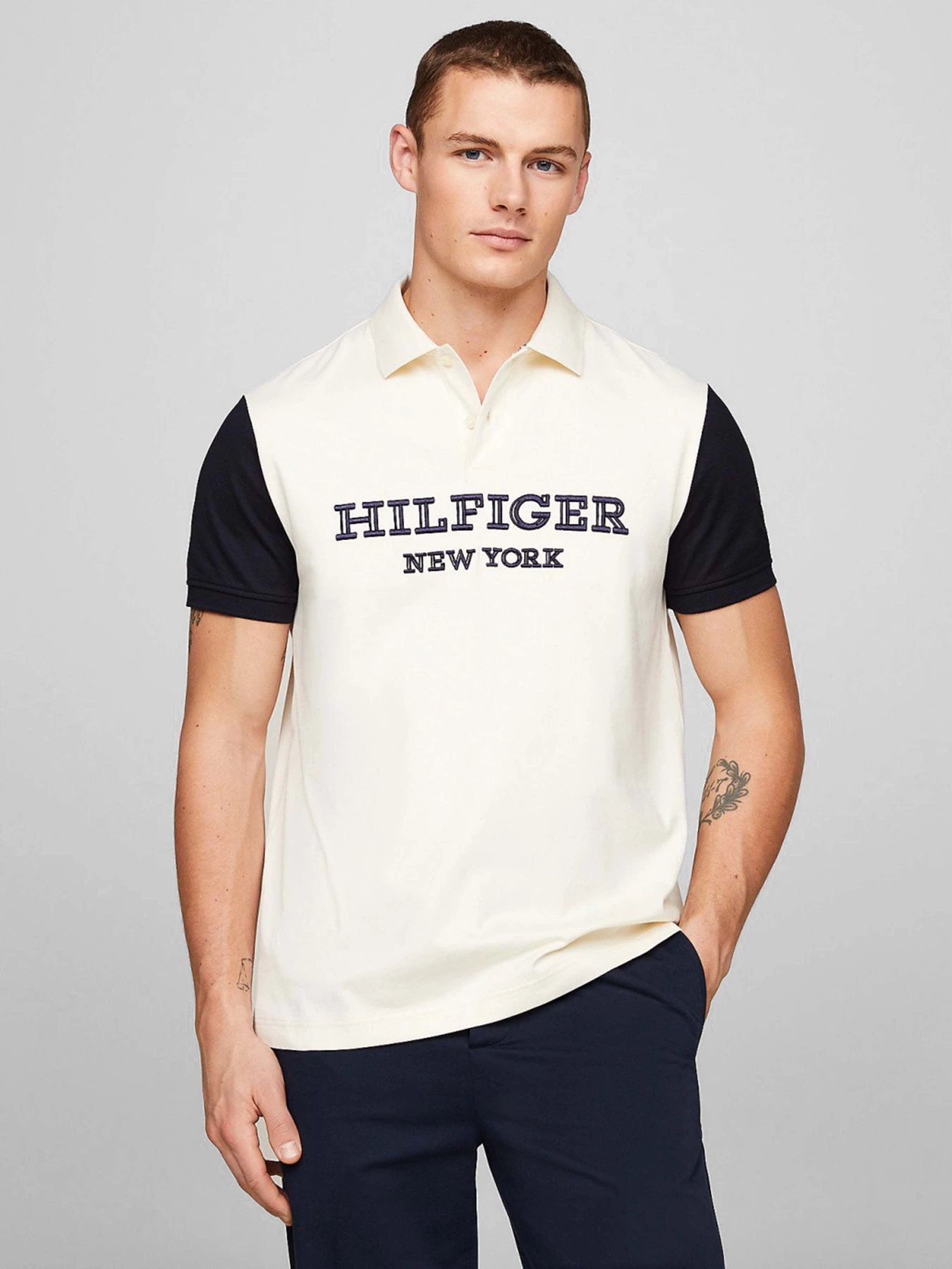 Футболки і поло Tommy Hilfiger модель MW0MW34751-DW5 Фото