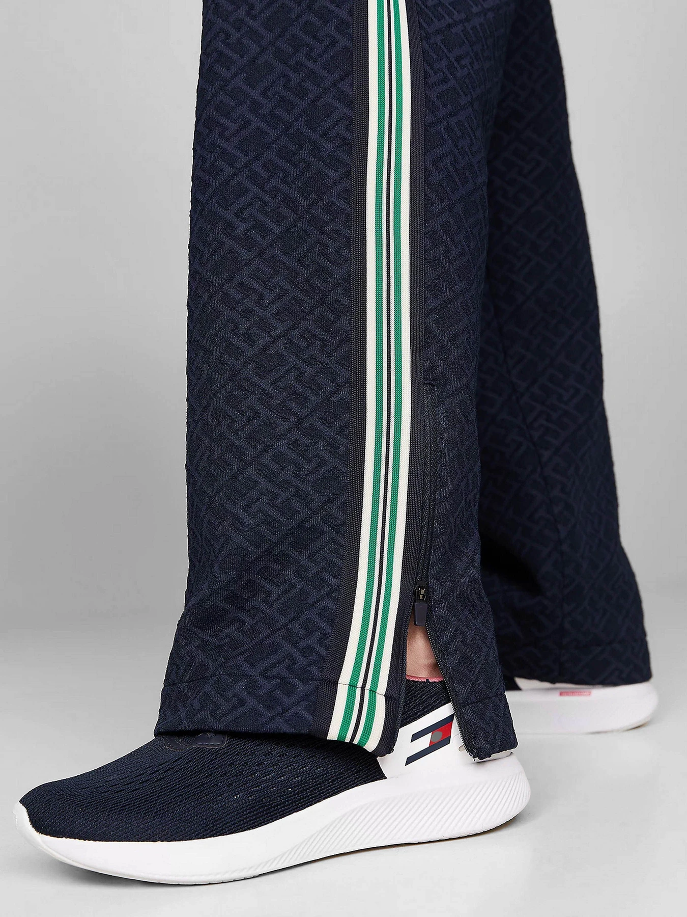Брюки Tommy Hilfiger модель WW0WW41490-DW5 Брюки Tommy Hilfiger модель WW0WW41490-DW5 Фото