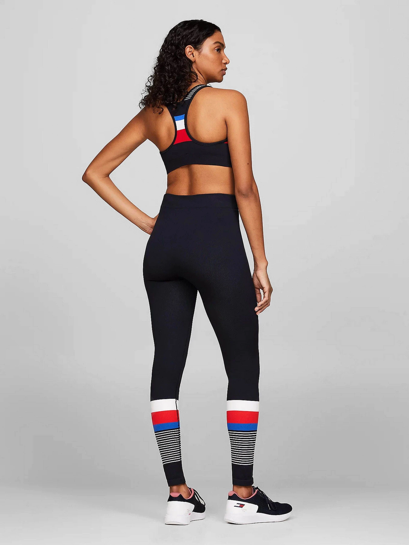 Брюки Tommy Hilfiger модель WW0WW41511-00J Брюки Tommy Hilfiger модель WW0WW41511-00J Фото