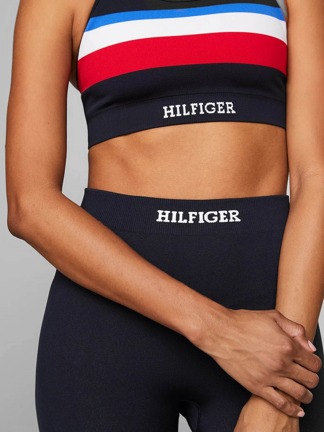 Брюки Tommy Hilfiger модель WW0WW41511-00J Брюки Tommy Hilfiger модель WW0WW41511-00J Фото