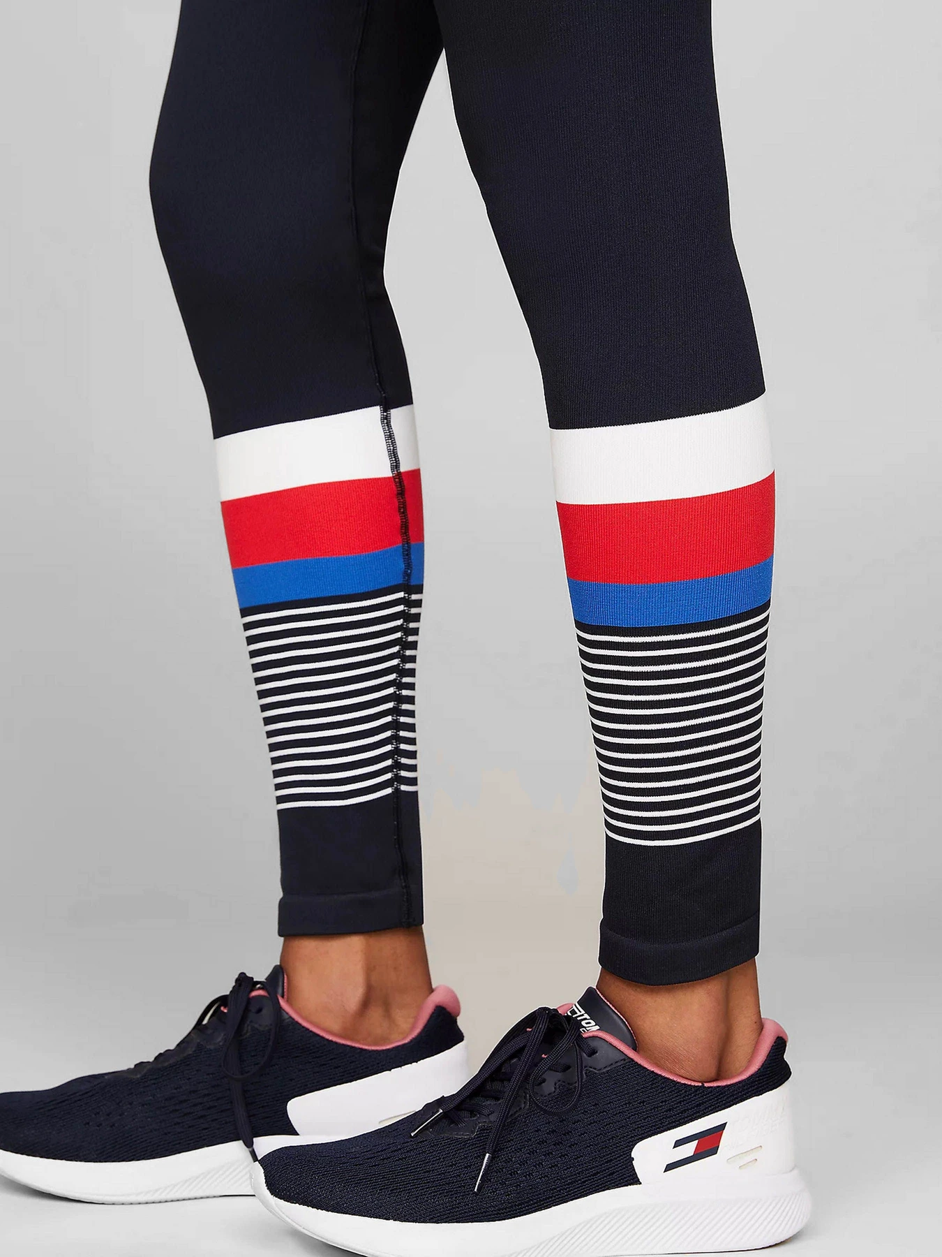 Брюки Tommy Hilfiger модель WW0WW41511-00J Брюки Tommy Hilfiger модель WW0WW41511-00J Фото