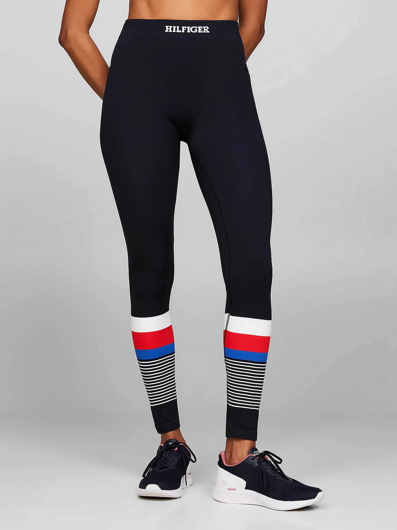 Брюки Tommy Hilfiger модель WW0WW41511-00J Брюки Tommy Hilfiger модель WW0WW41511-00J Фото