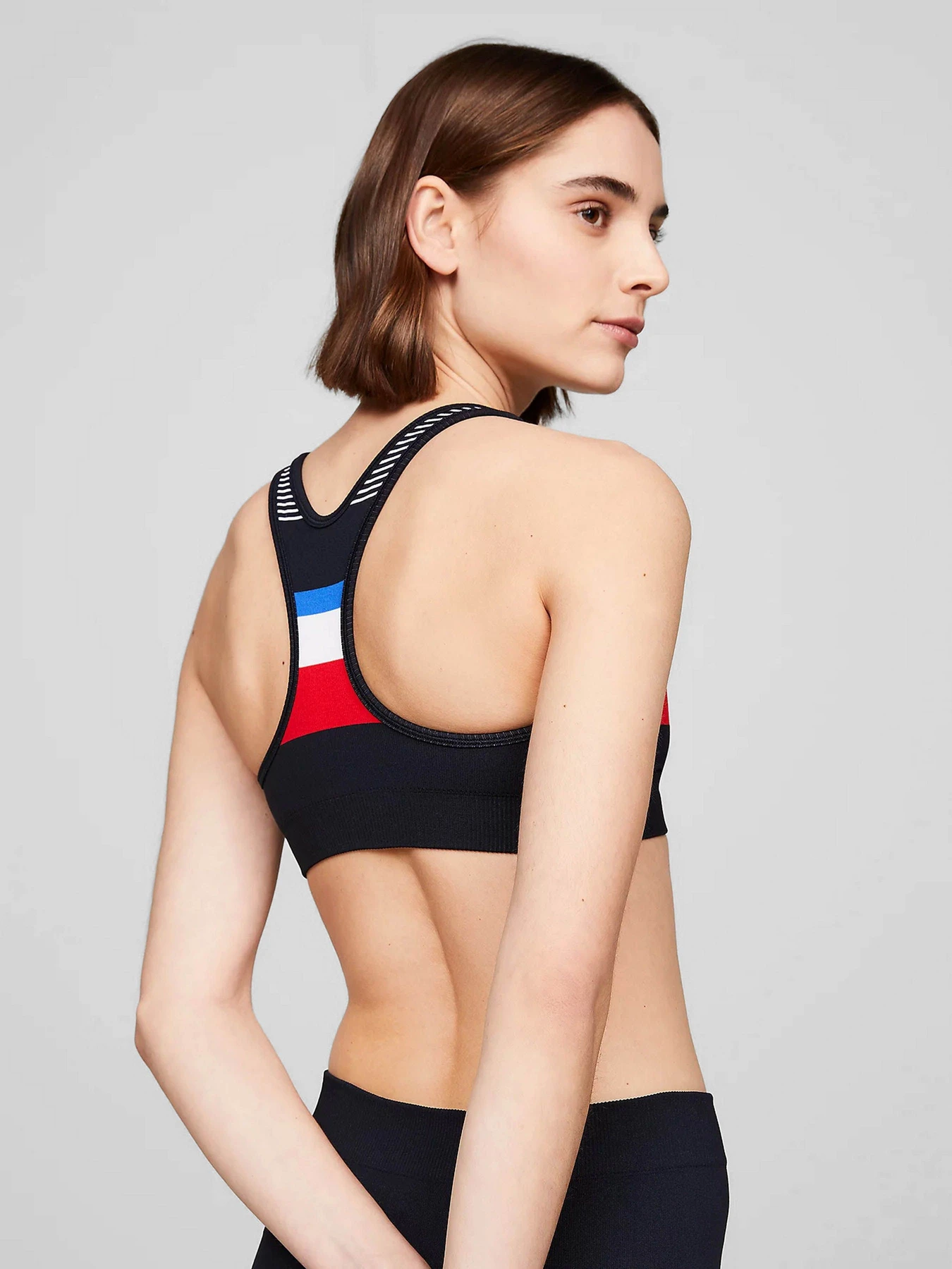 Футболки и поло Tommy Hilfiger модель WW0WW41516-00J Футболки и поло Tommy Hilfiger модель WW0WW41516-00J Фото