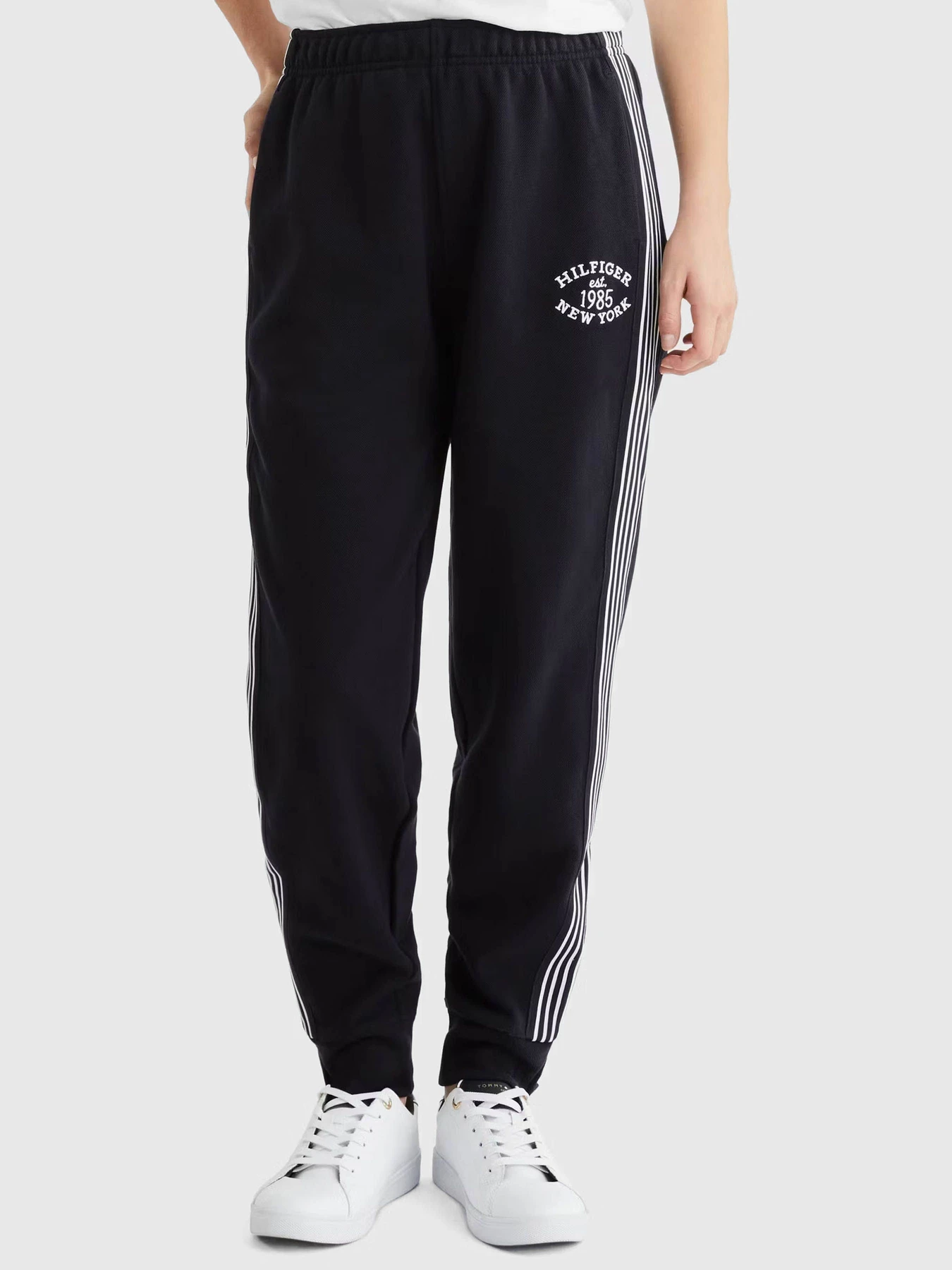 Брюки Tommy Hilfiger модель WW0WW42061-DW5 Брюки Tommy Hilfiger модель WW0WW42061-DW5 Фото