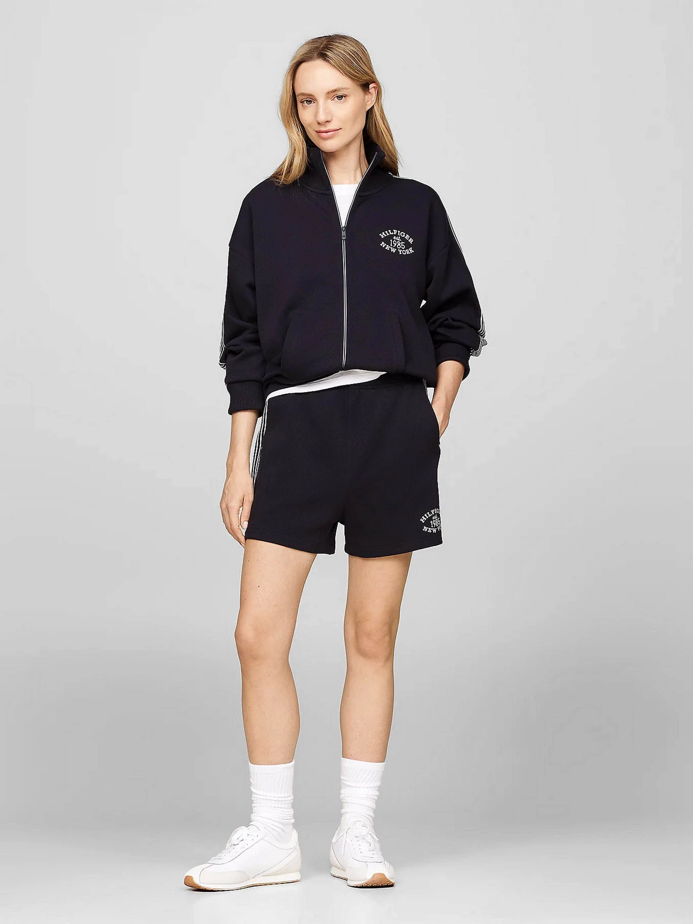 Худи и свитшоты Tommy Hilfiger модель WW0WW42077-DW5 Худи и свитшоты Tommy Hilfiger модель WW0WW42077-DW5 Фото