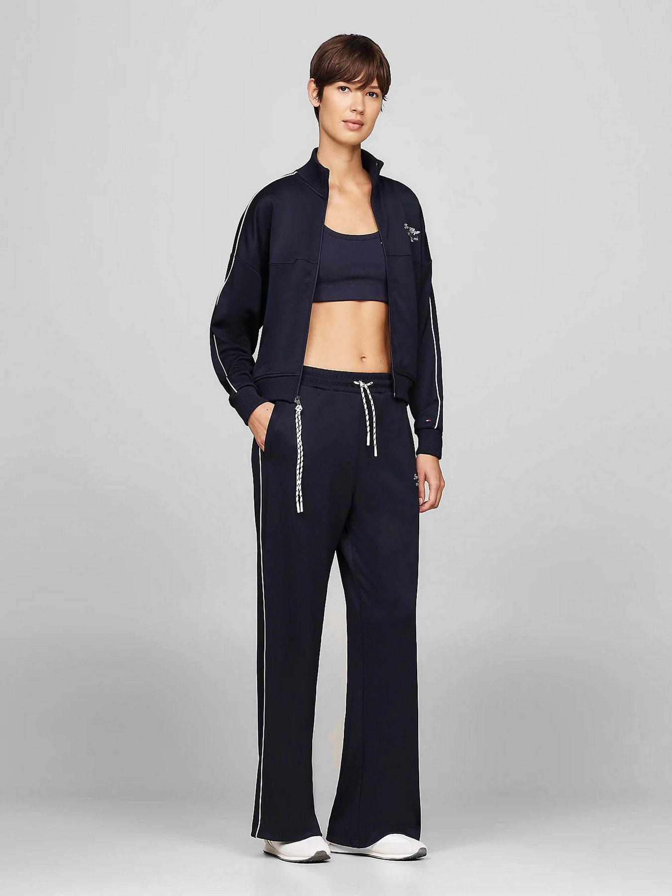 Брюки Tommy Hilfiger модель WW0WW42921-DW5 Брюки Tommy Hilfiger модель WW0WW42921-DW5 Фото